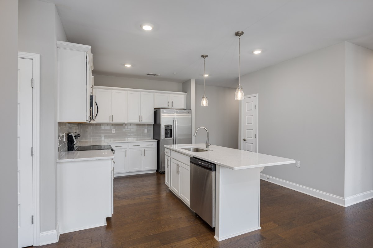 2000 Shadow Green Dr Unit: H-203