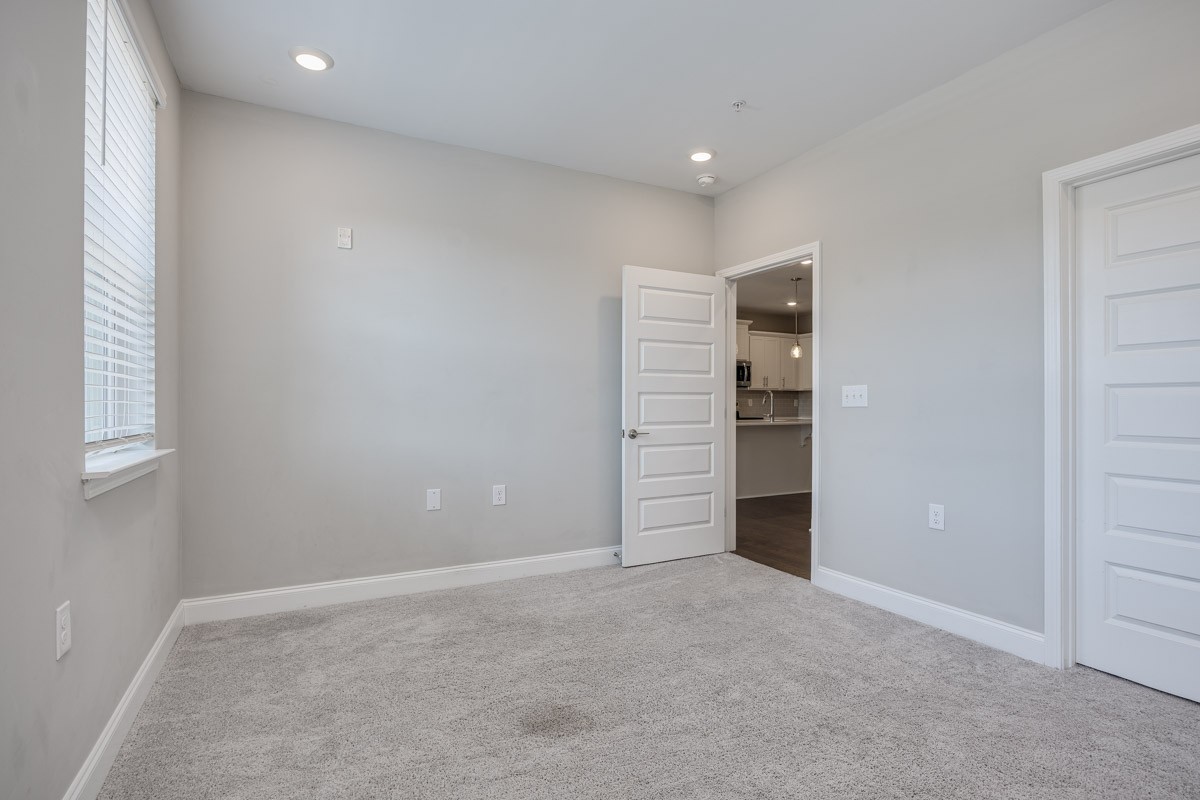 2000 Shadow Green Dr Unit: H-203