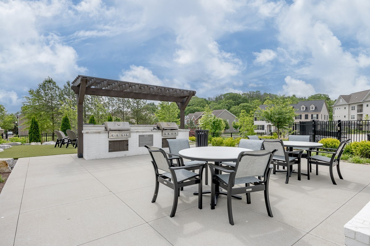 2000 Shadow Green Dr Unit: H-203