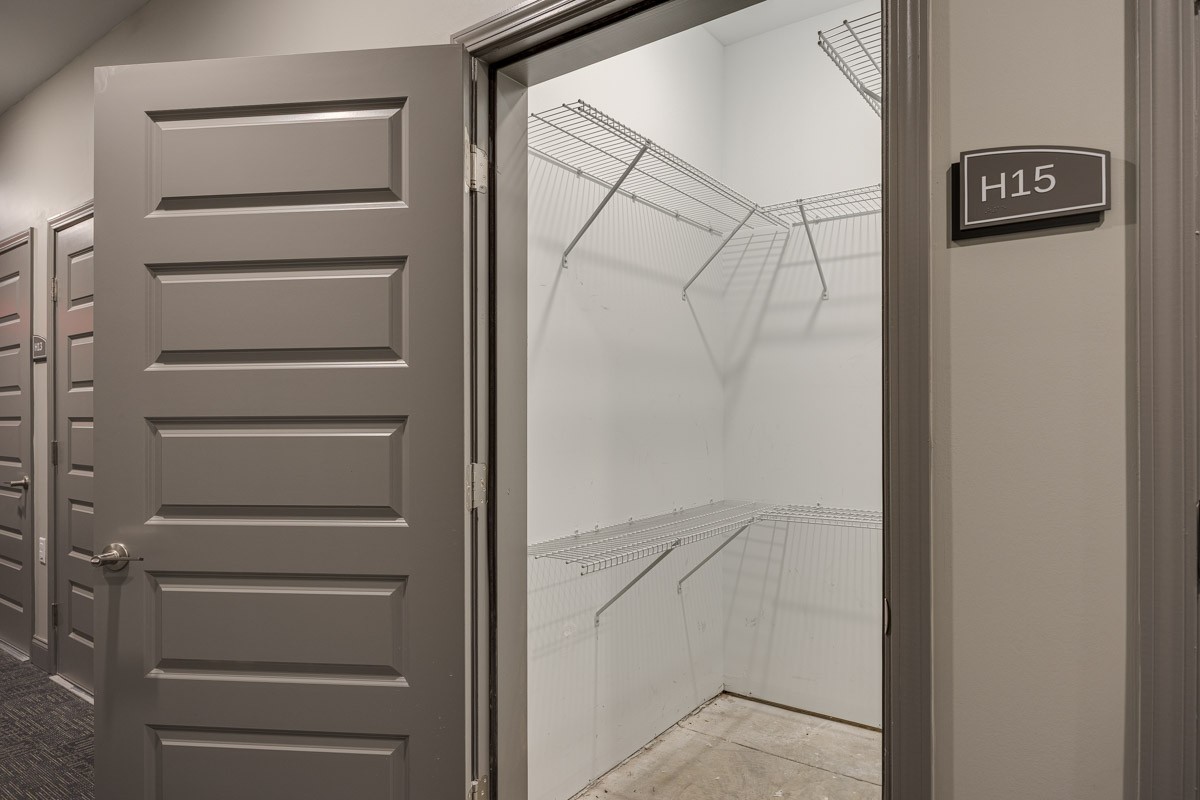 2000 Shadow Green Dr Unit: H-203