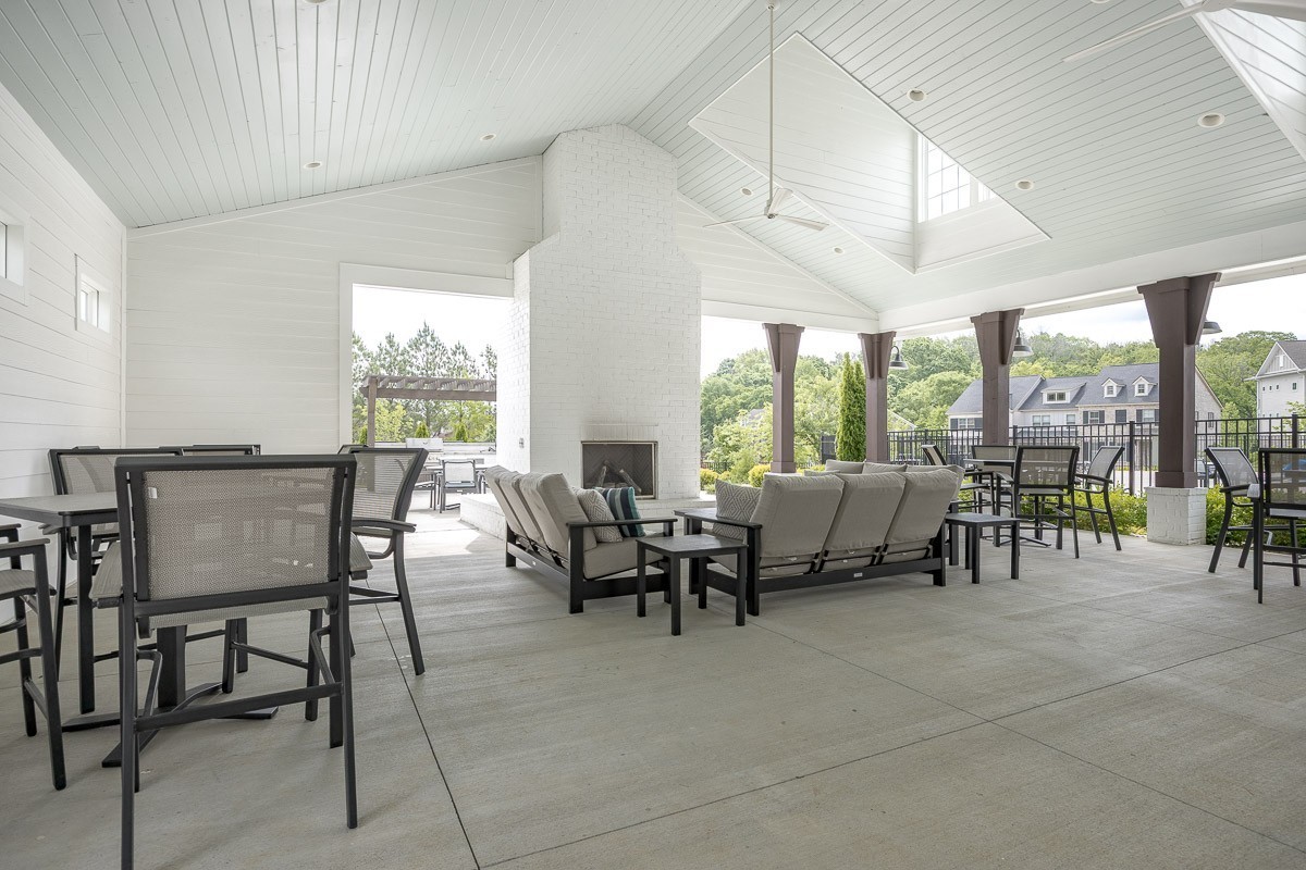 2000 Shadow Green Dr Unit: H-203