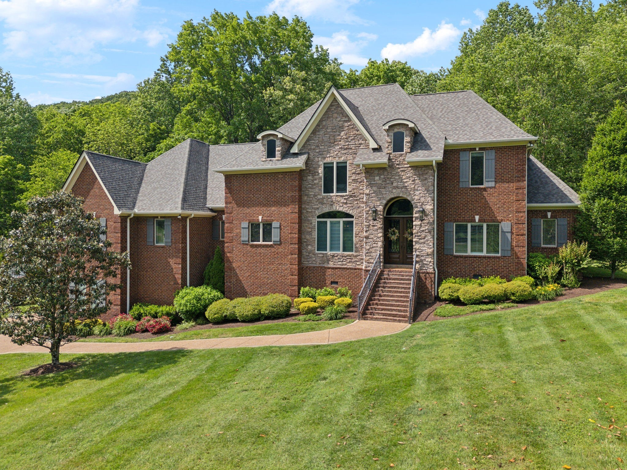 1075 Natchez Valley Ln