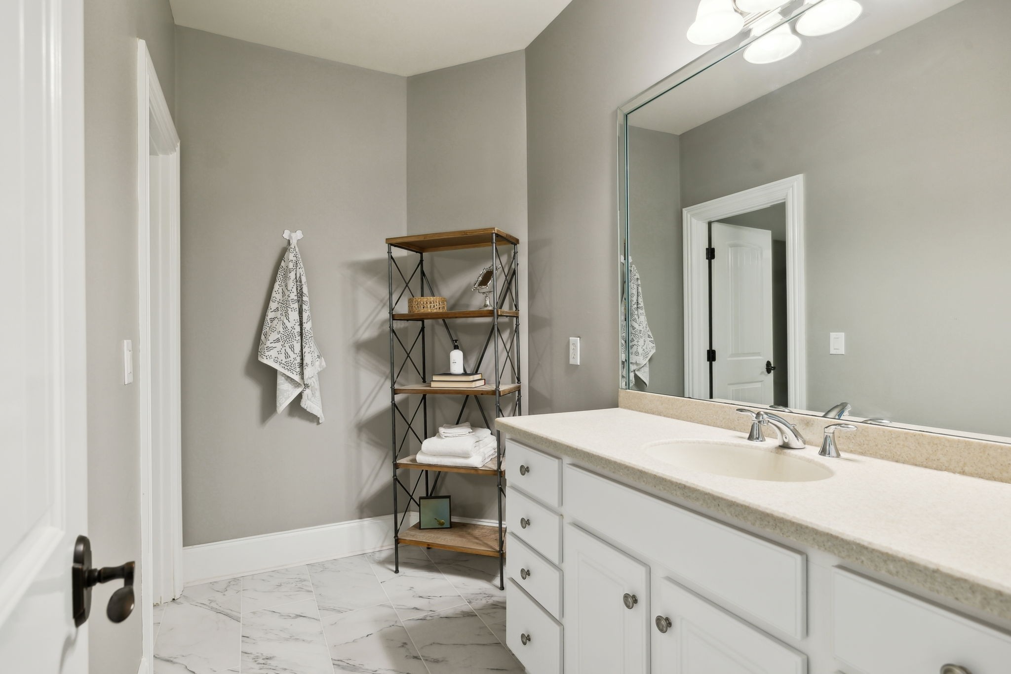 1075 Natchez Valley Ln