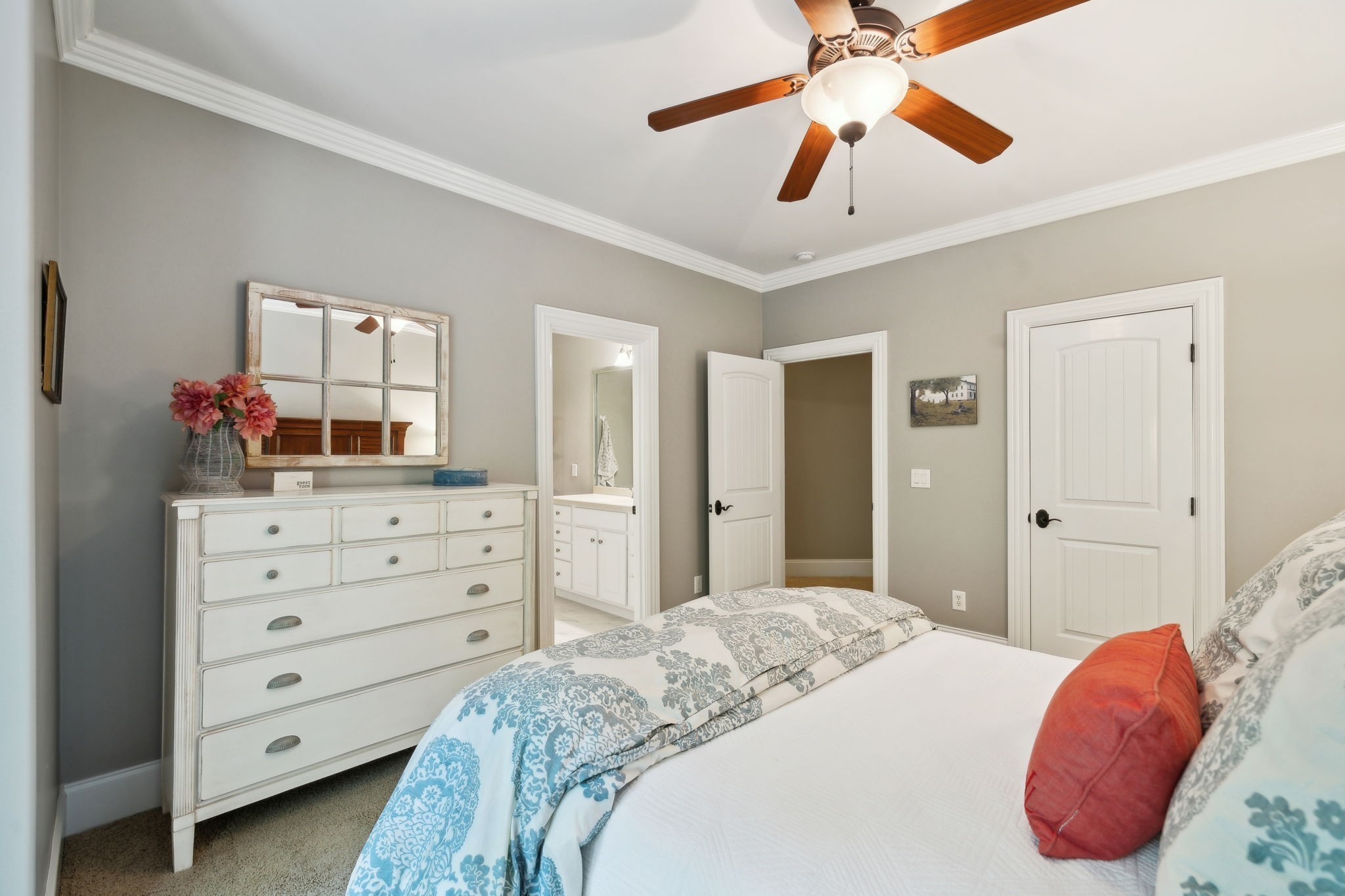 1075 Natchez Valley Ln