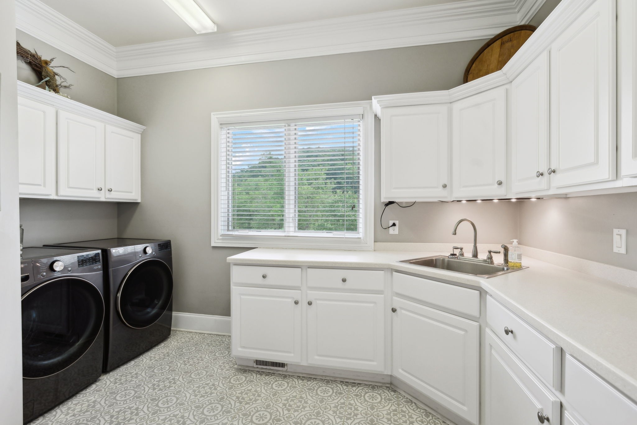 1075 Natchez Valley Ln