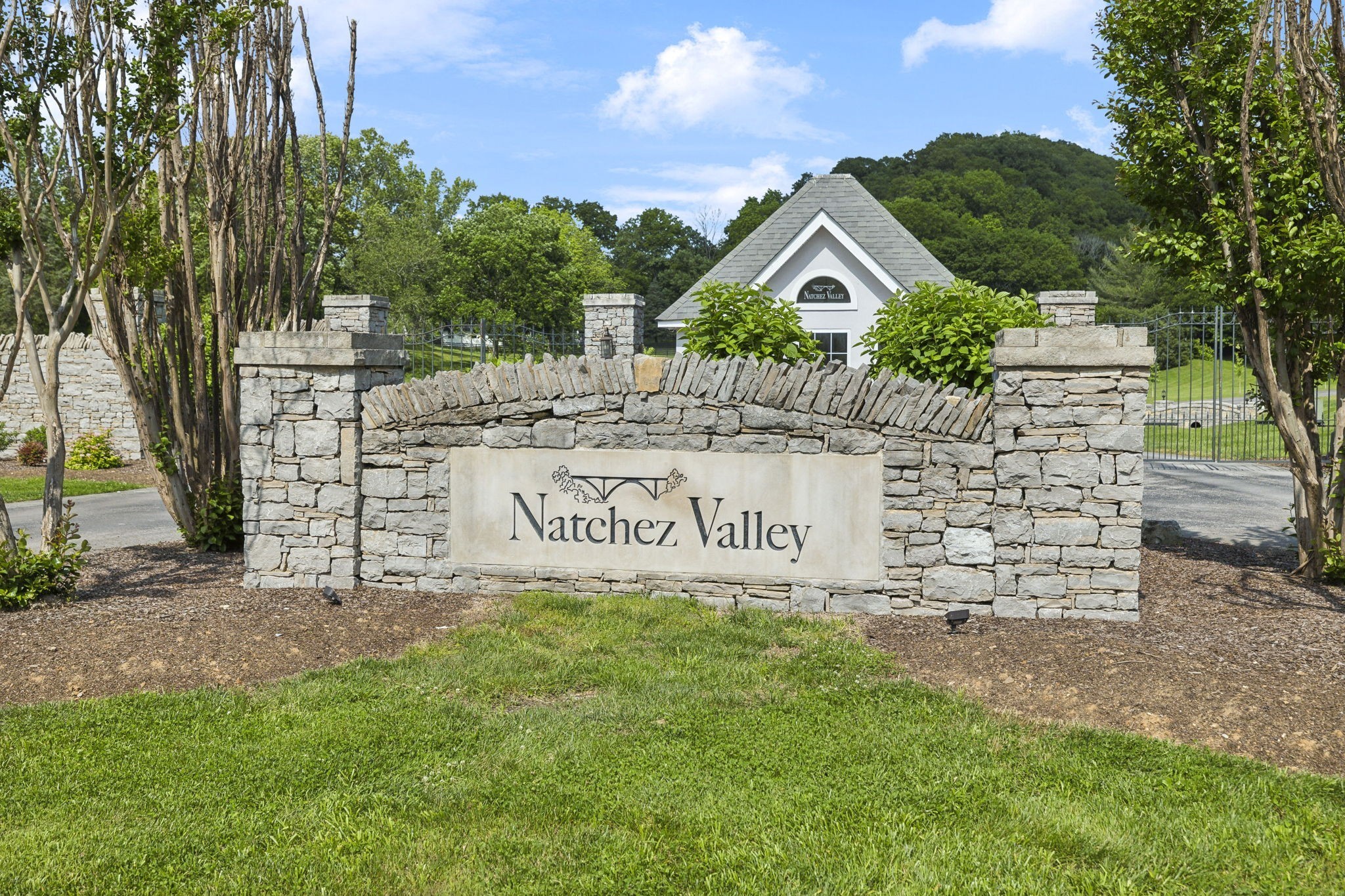 1075 Natchez Valley Ln
