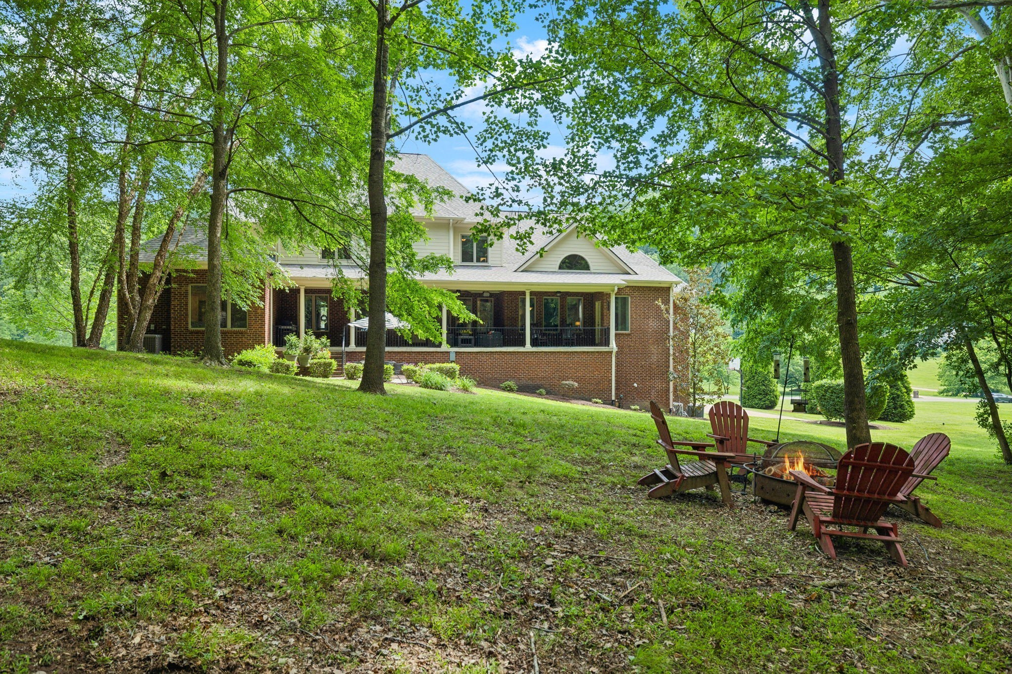 1075 Natchez Valley Ln