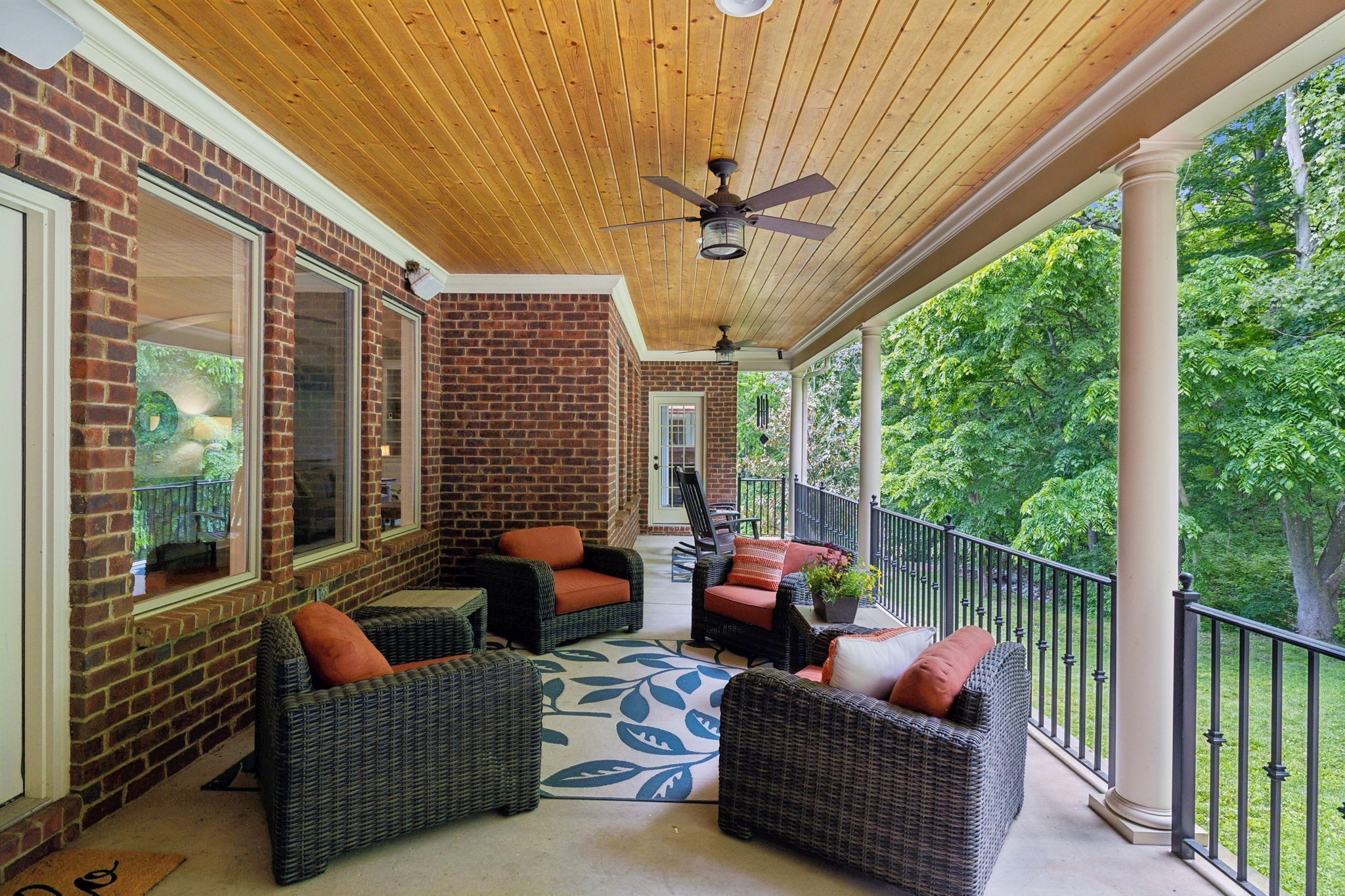 1075 Natchez Valley Ln