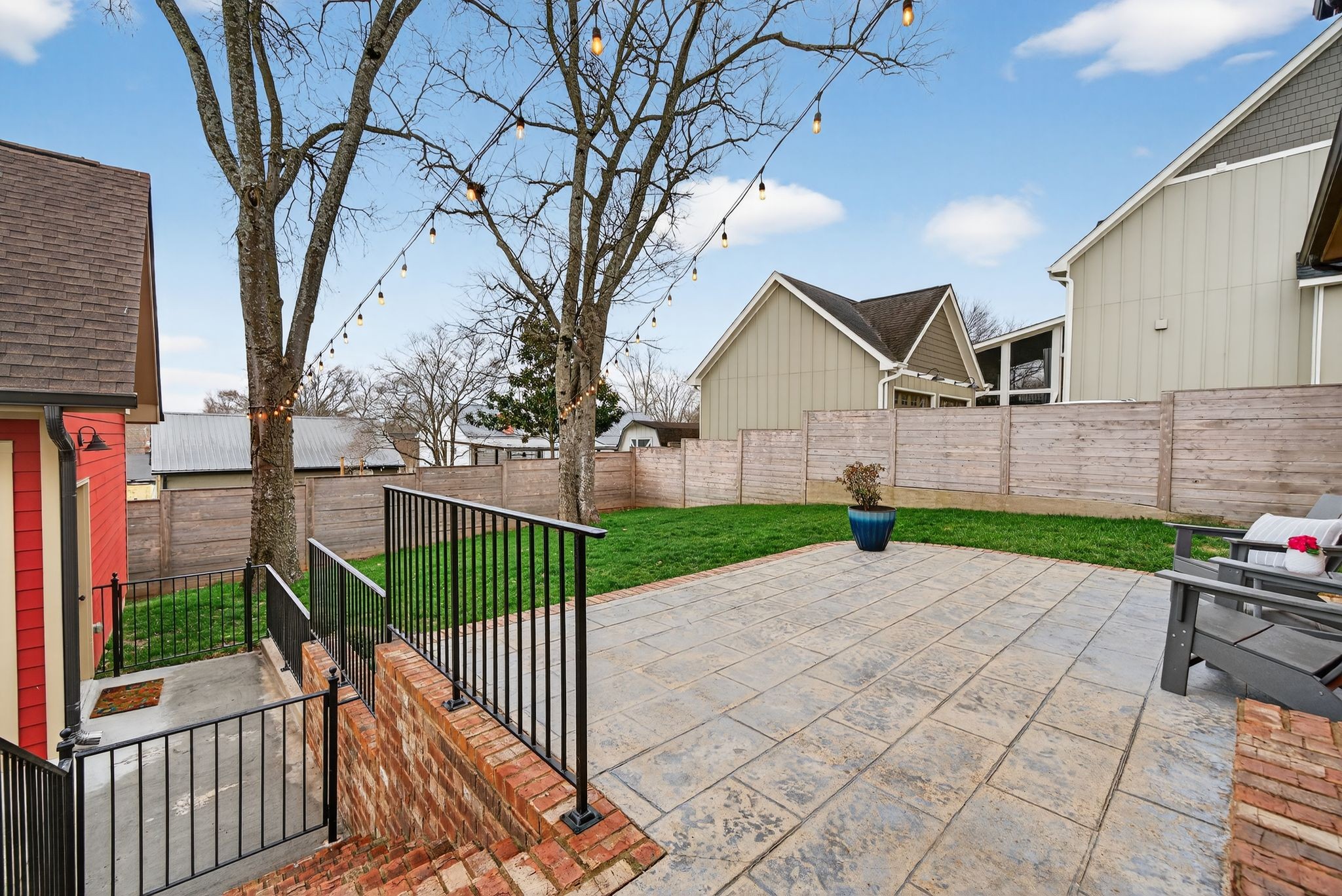 605 W End Cir