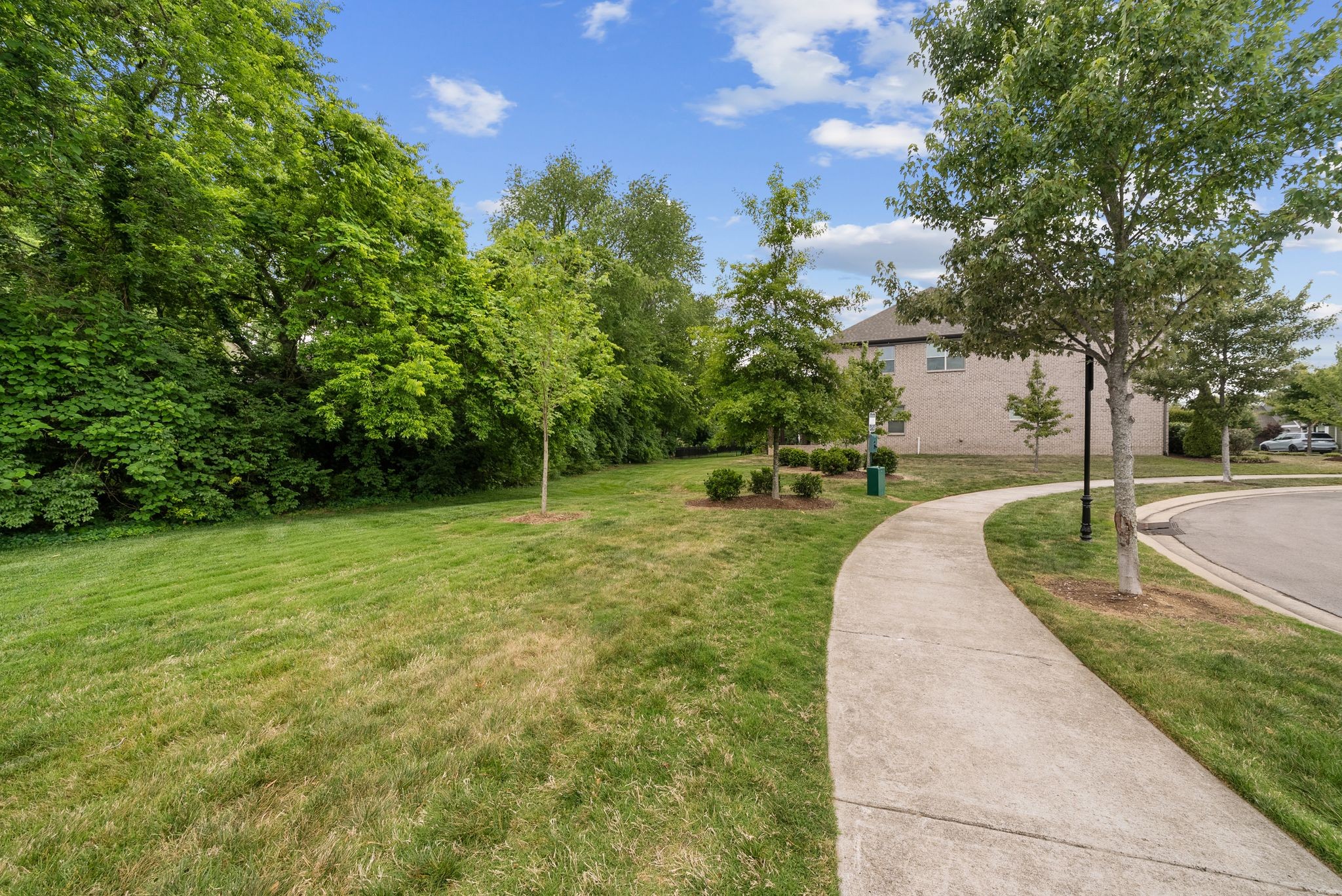 5016 Viola Ln
