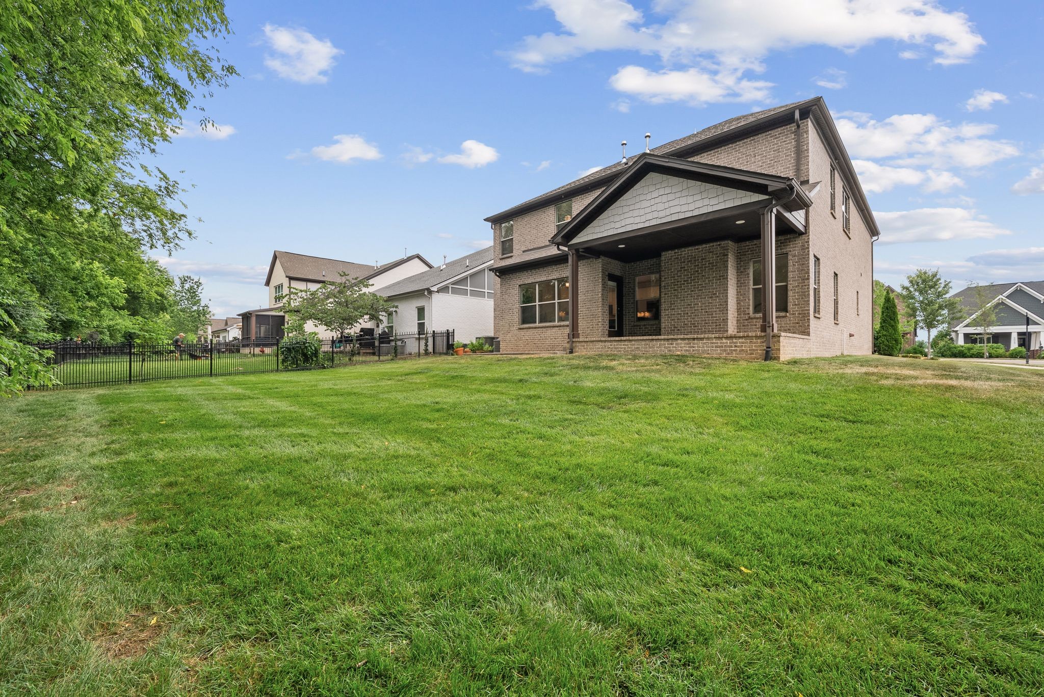 5016 Viola Ln