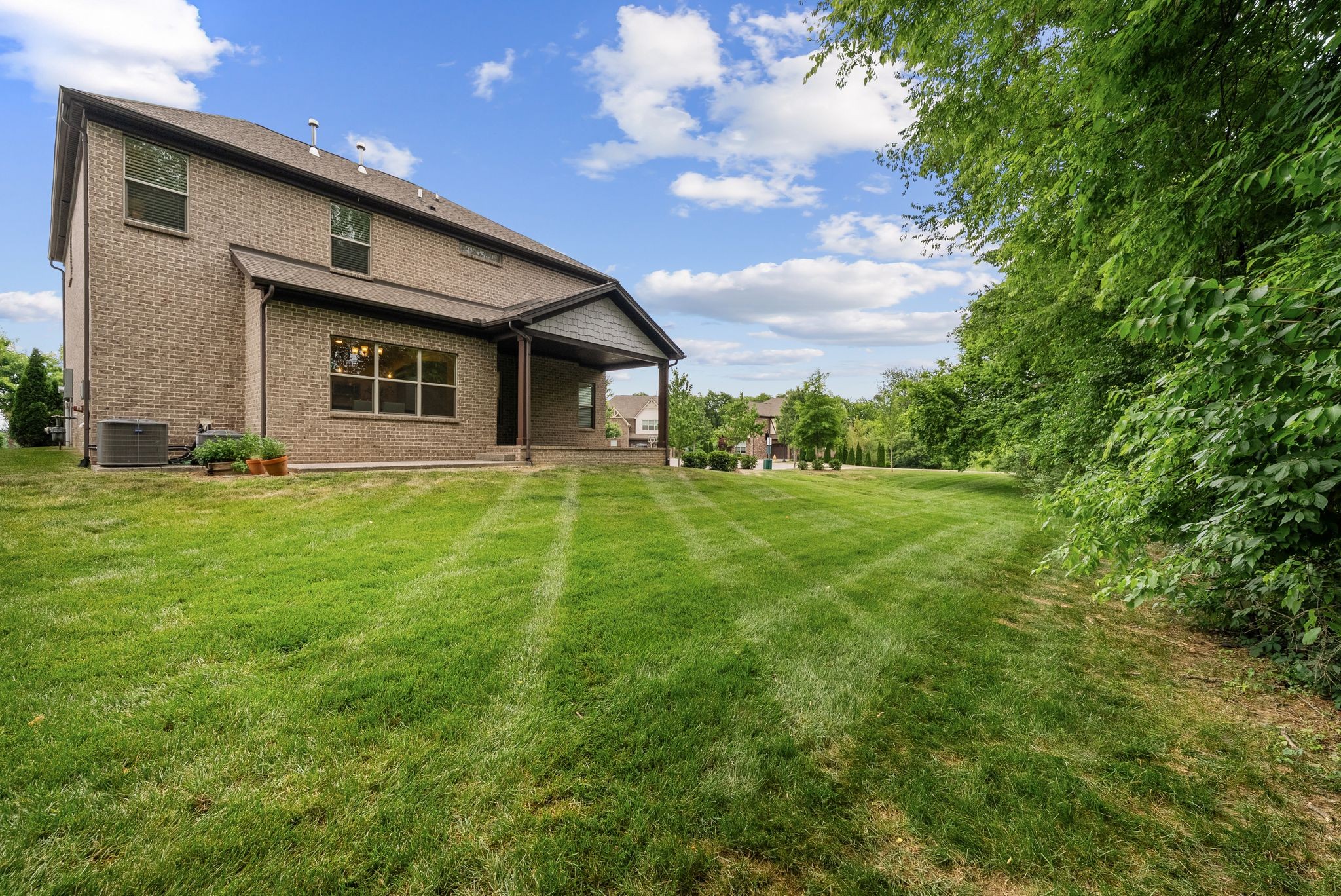 5016 Viola Ln