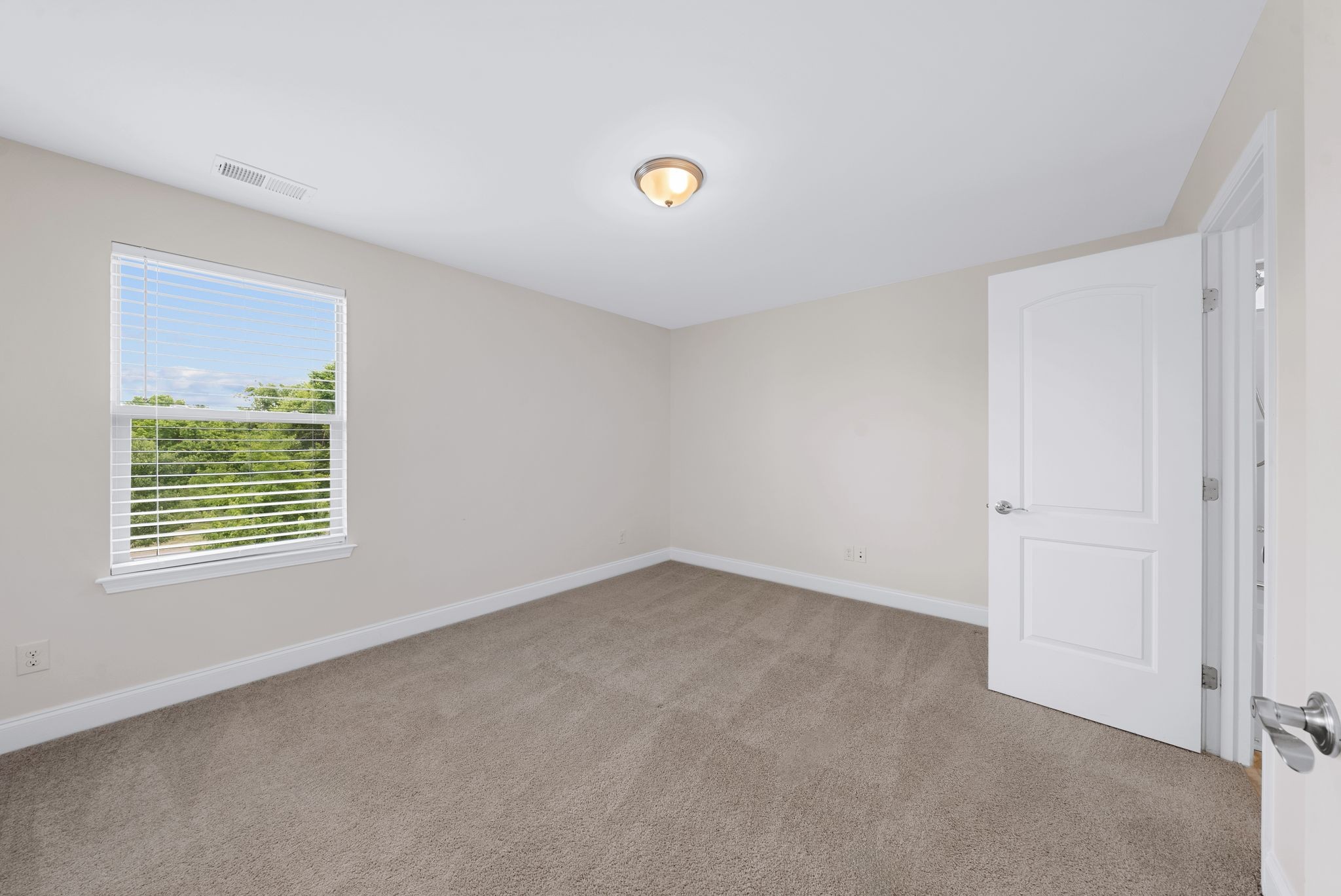 5016 Viola Ln