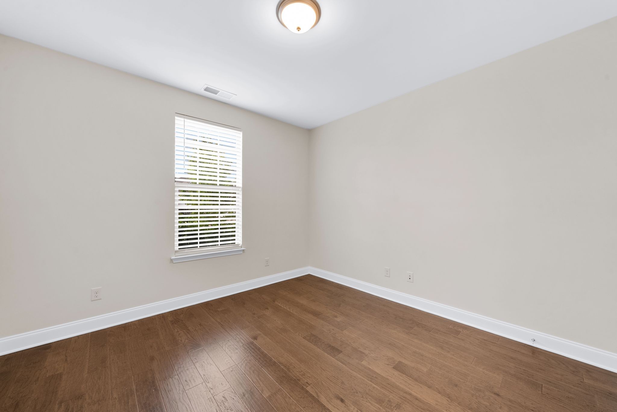 5016 Viola Ln