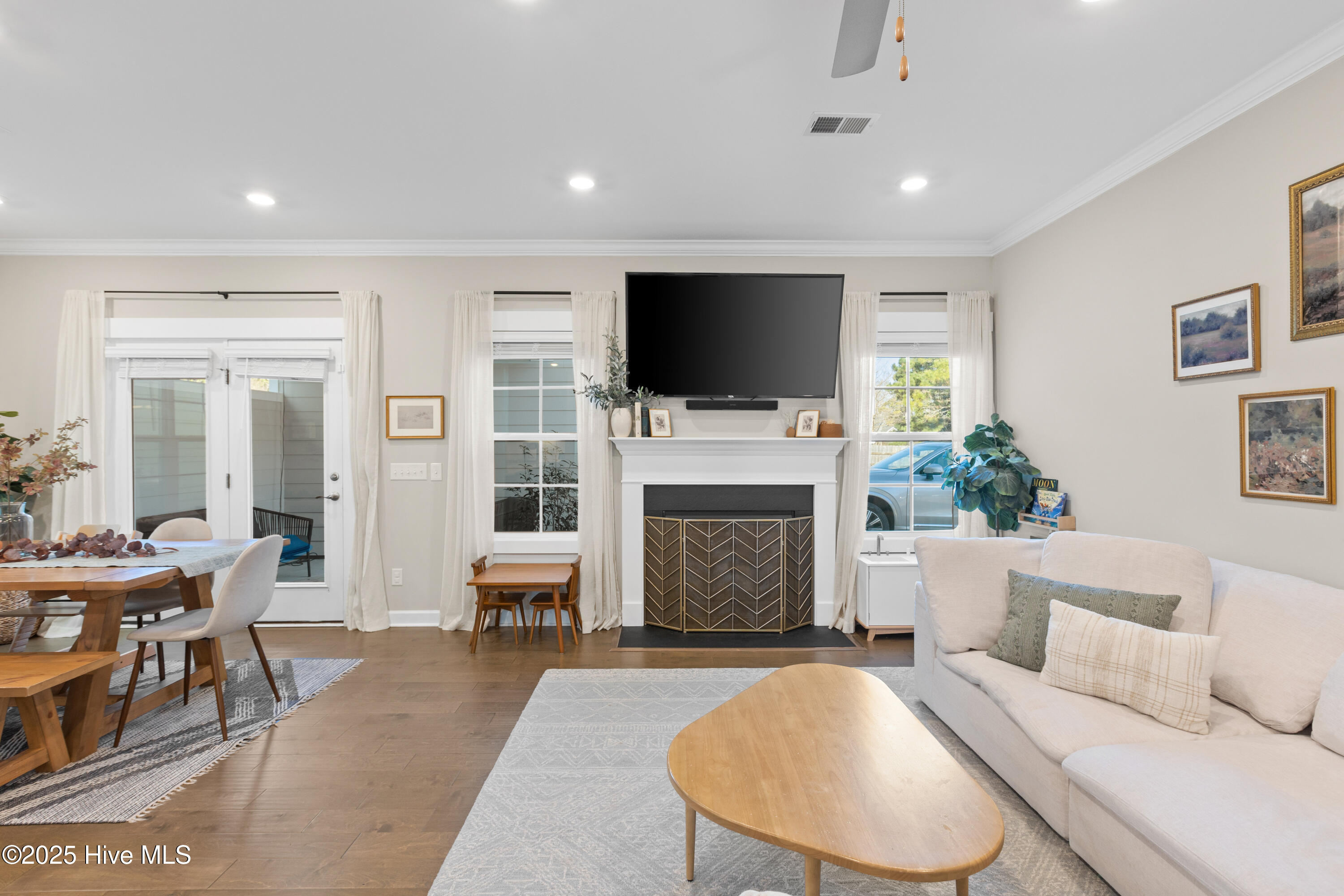 7225 Maple Leaf Drive