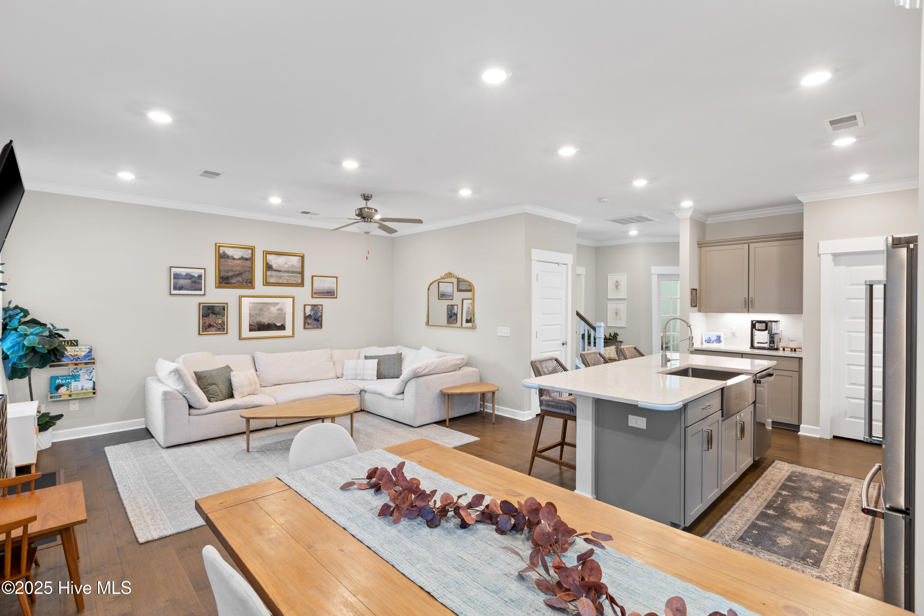 7225 Maple Leaf Drive