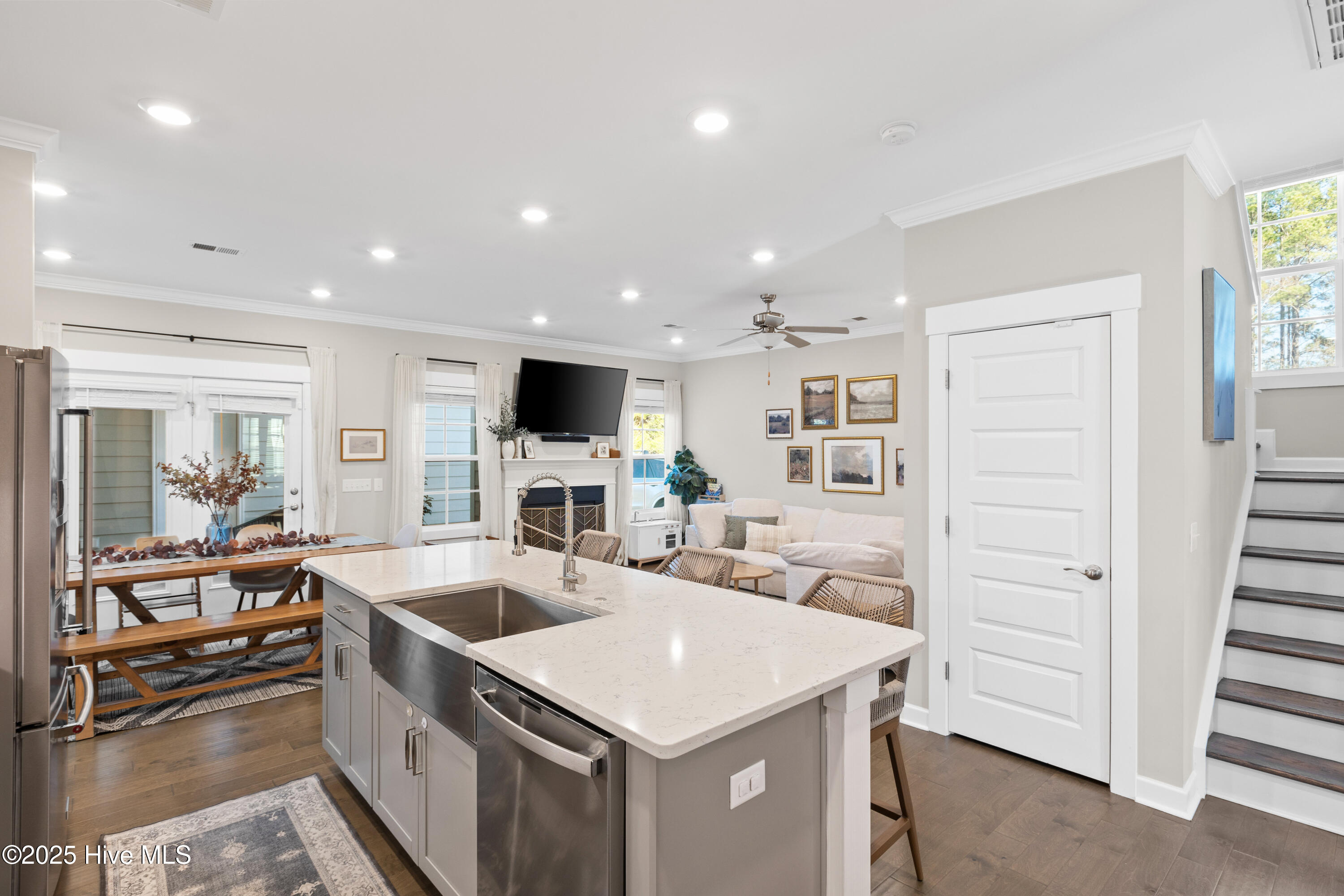 7225 Maple Leaf Drive