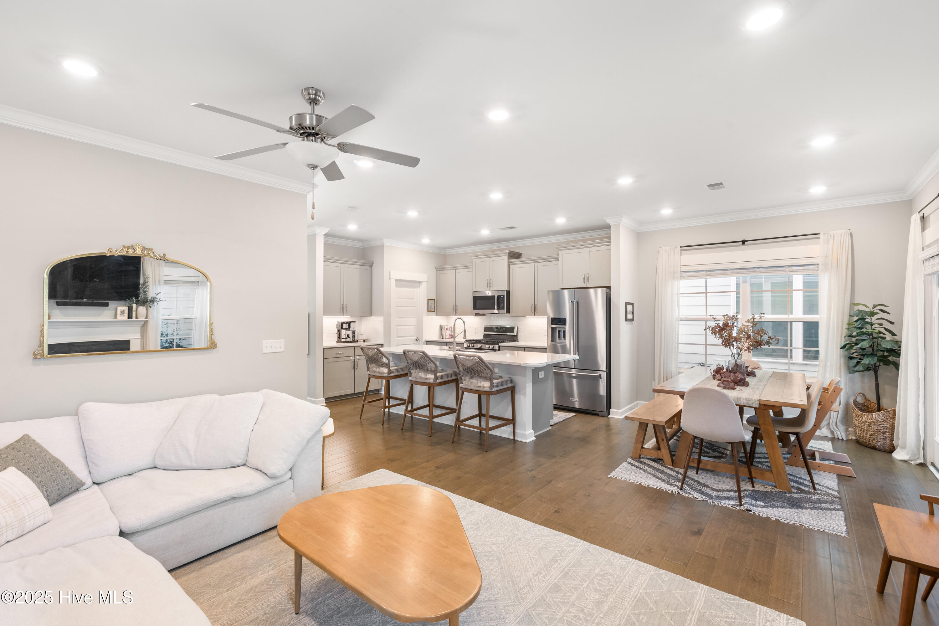 7225 Maple Leaf Drive