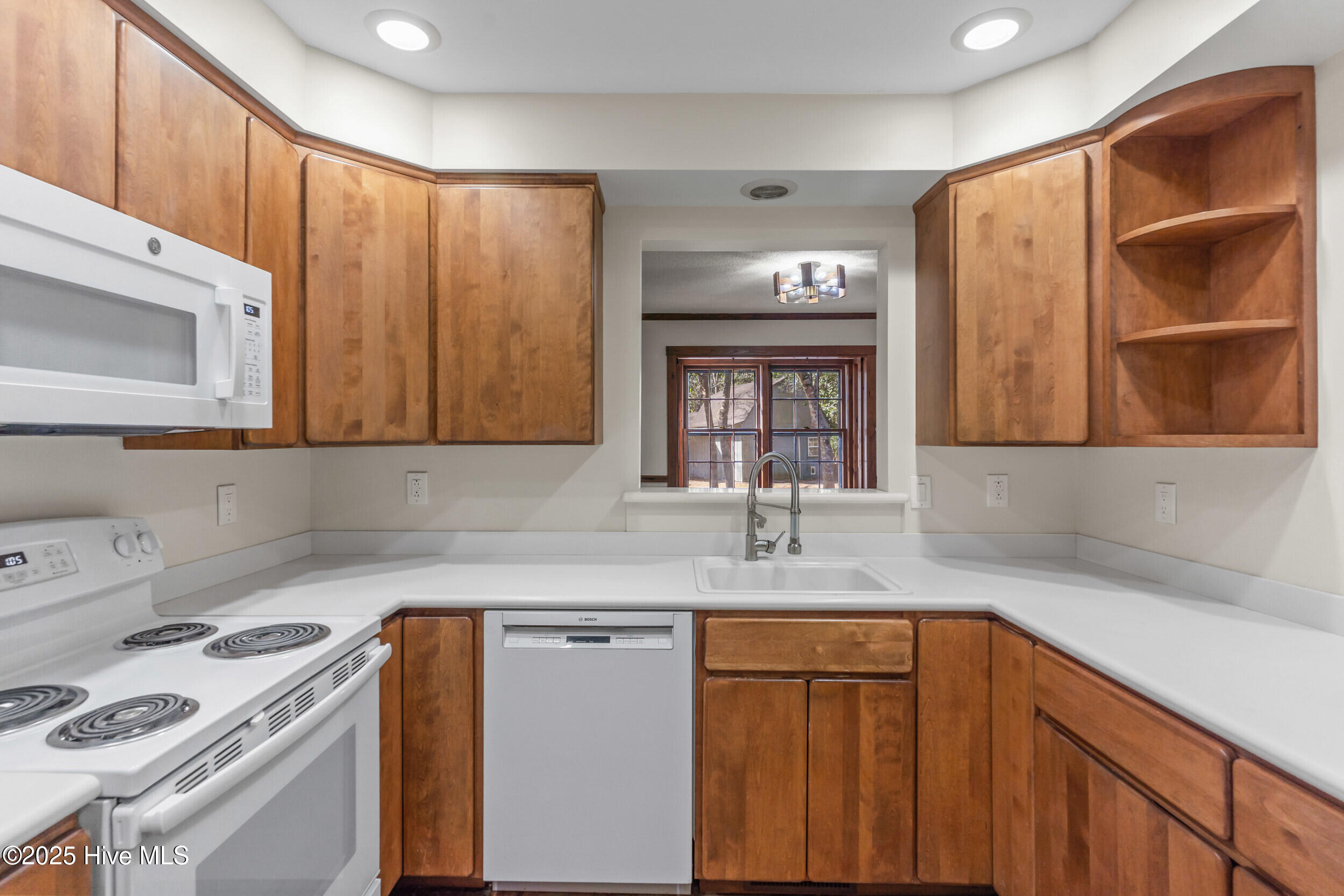 718 Edgewater Club Road
