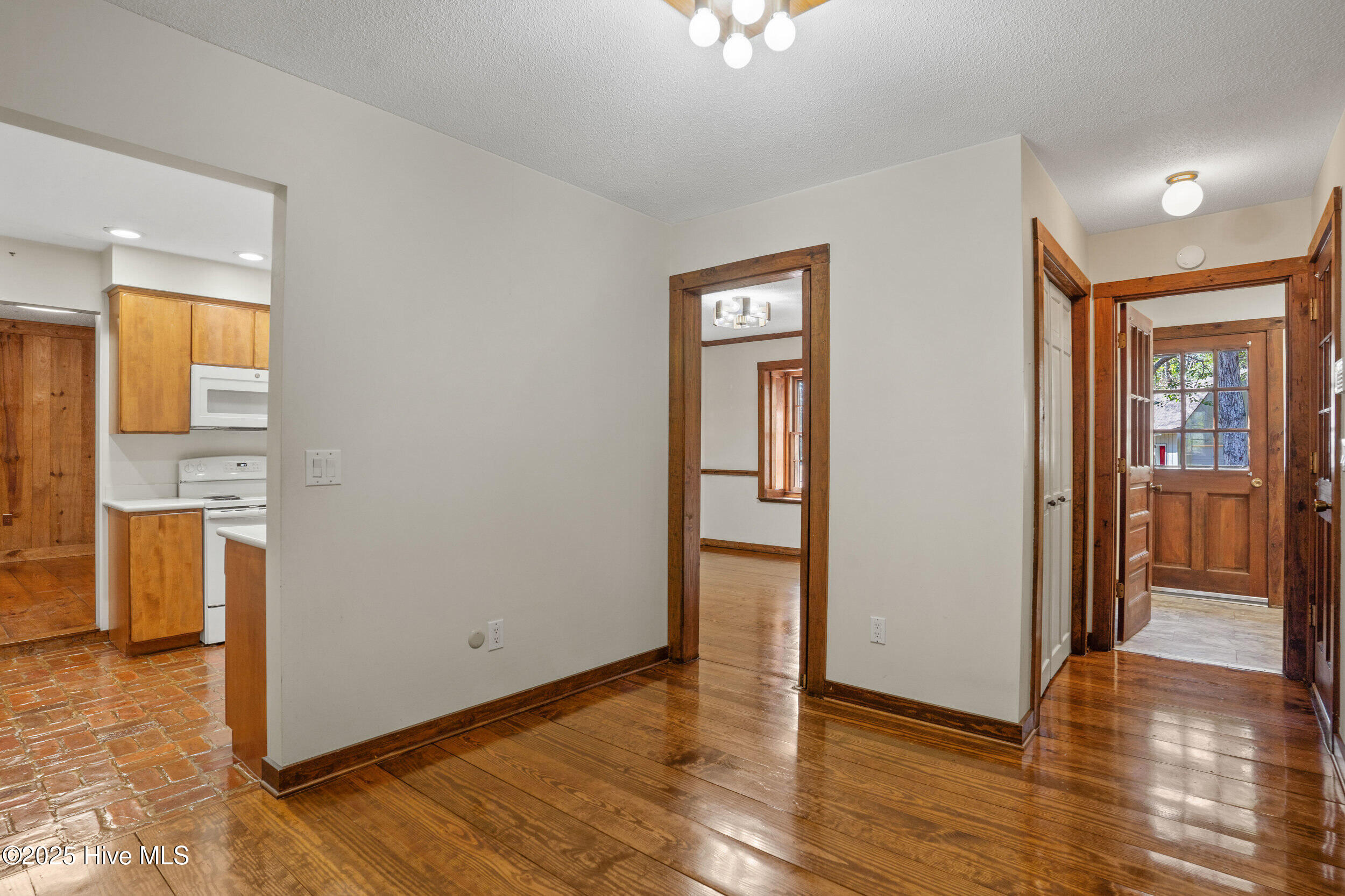 718 Edgewater Club Road