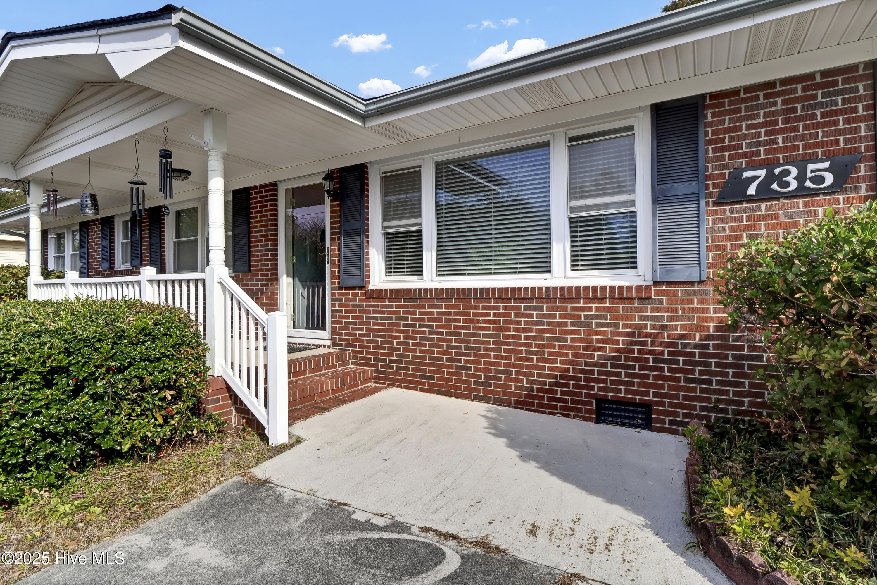 735 Eastwood Road