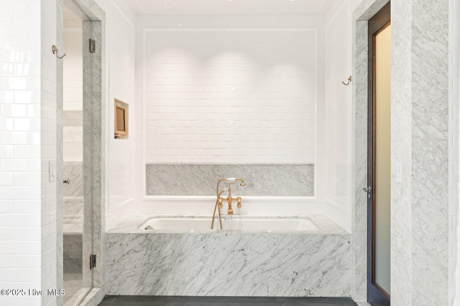 2203 N Lumina Avenue