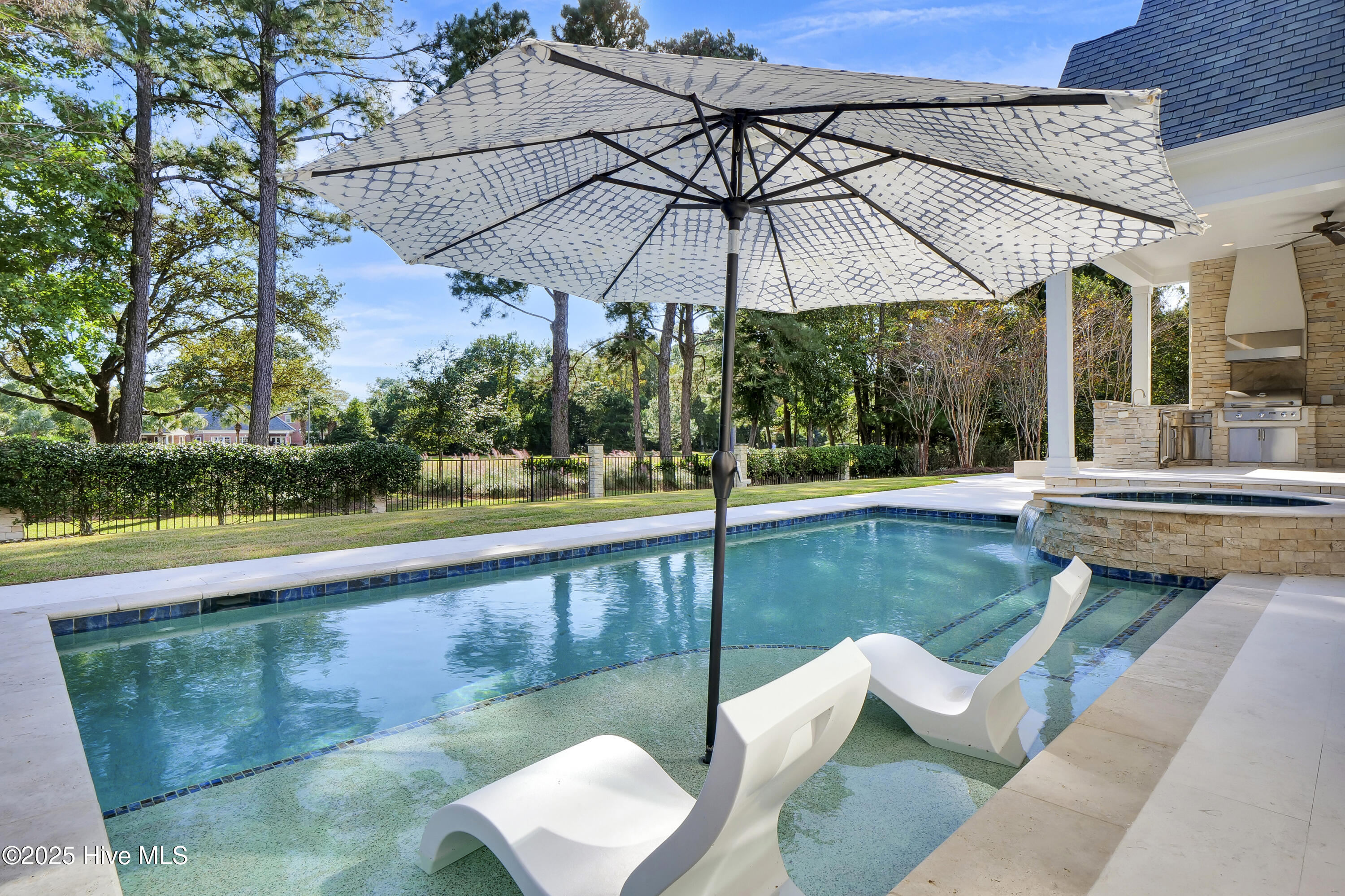1812 Newington Court