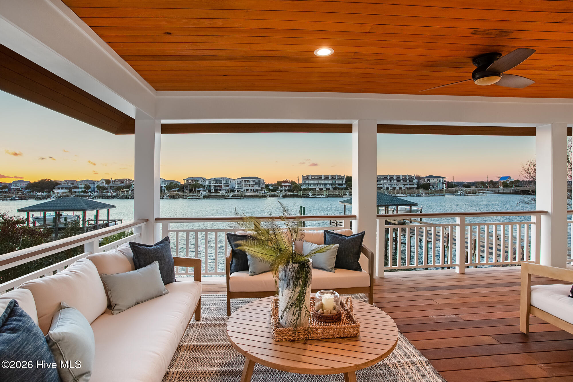 33 W Henderson Street