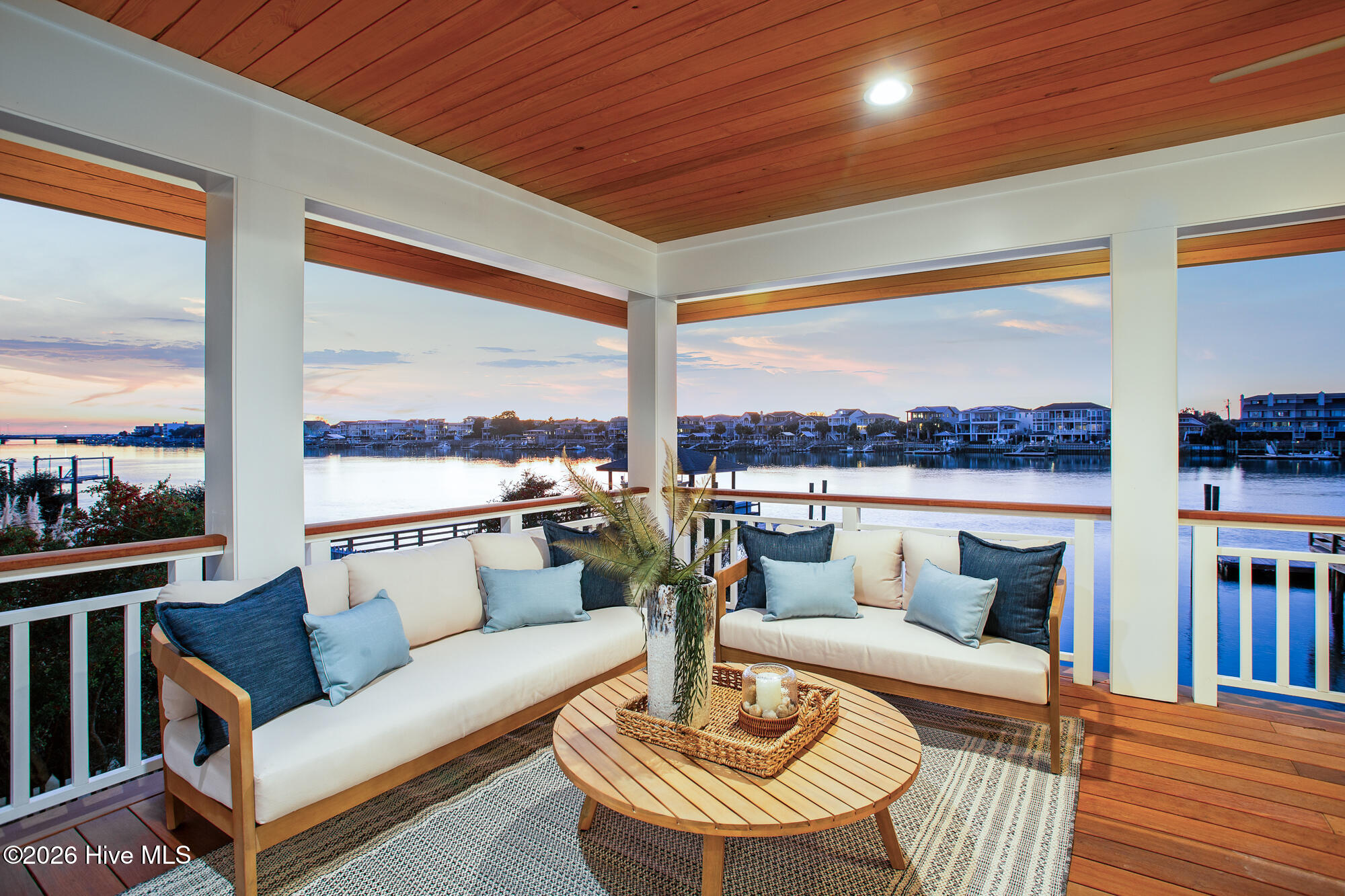 33 W Henderson Street