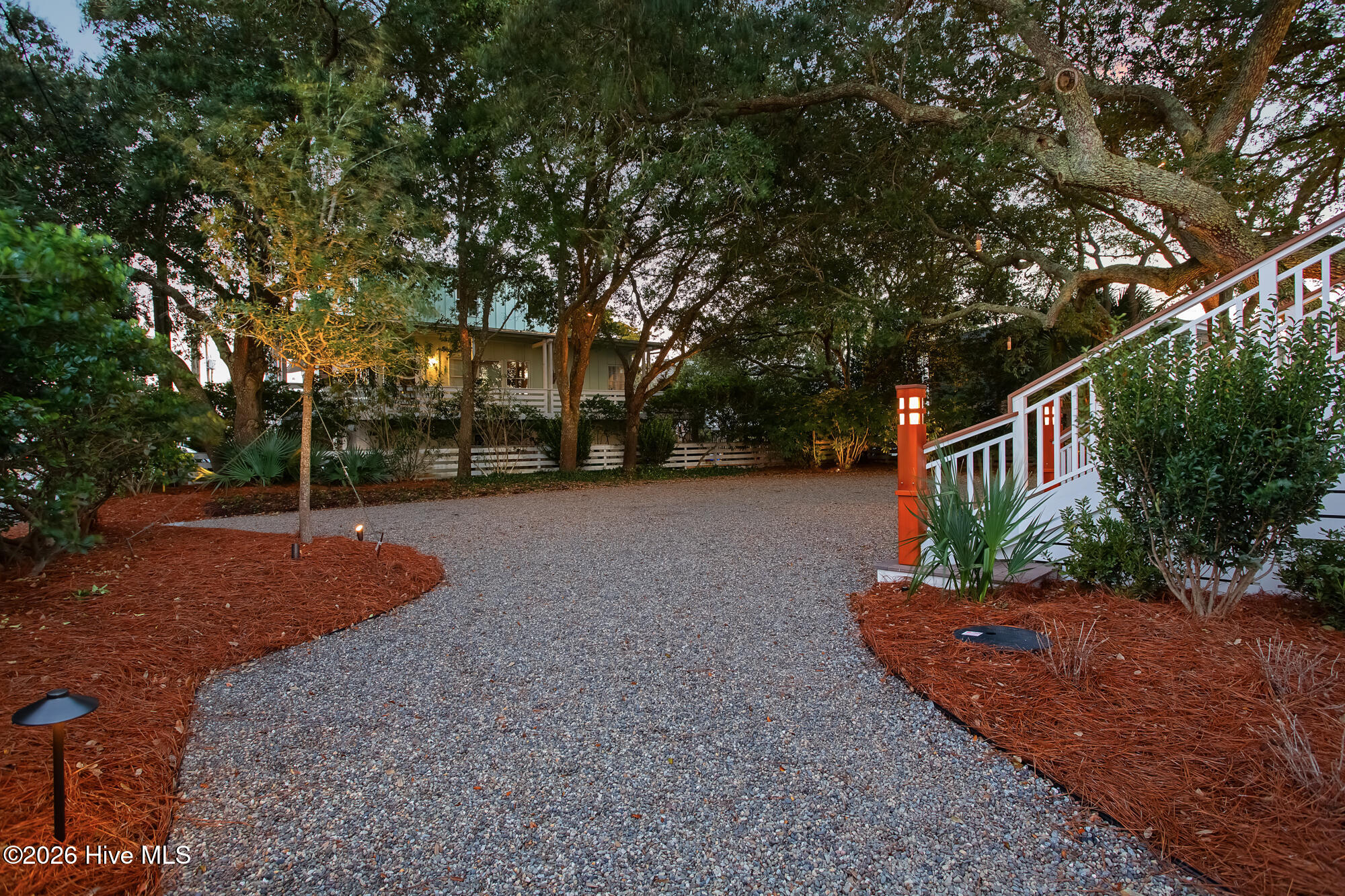 33 W Henderson Street