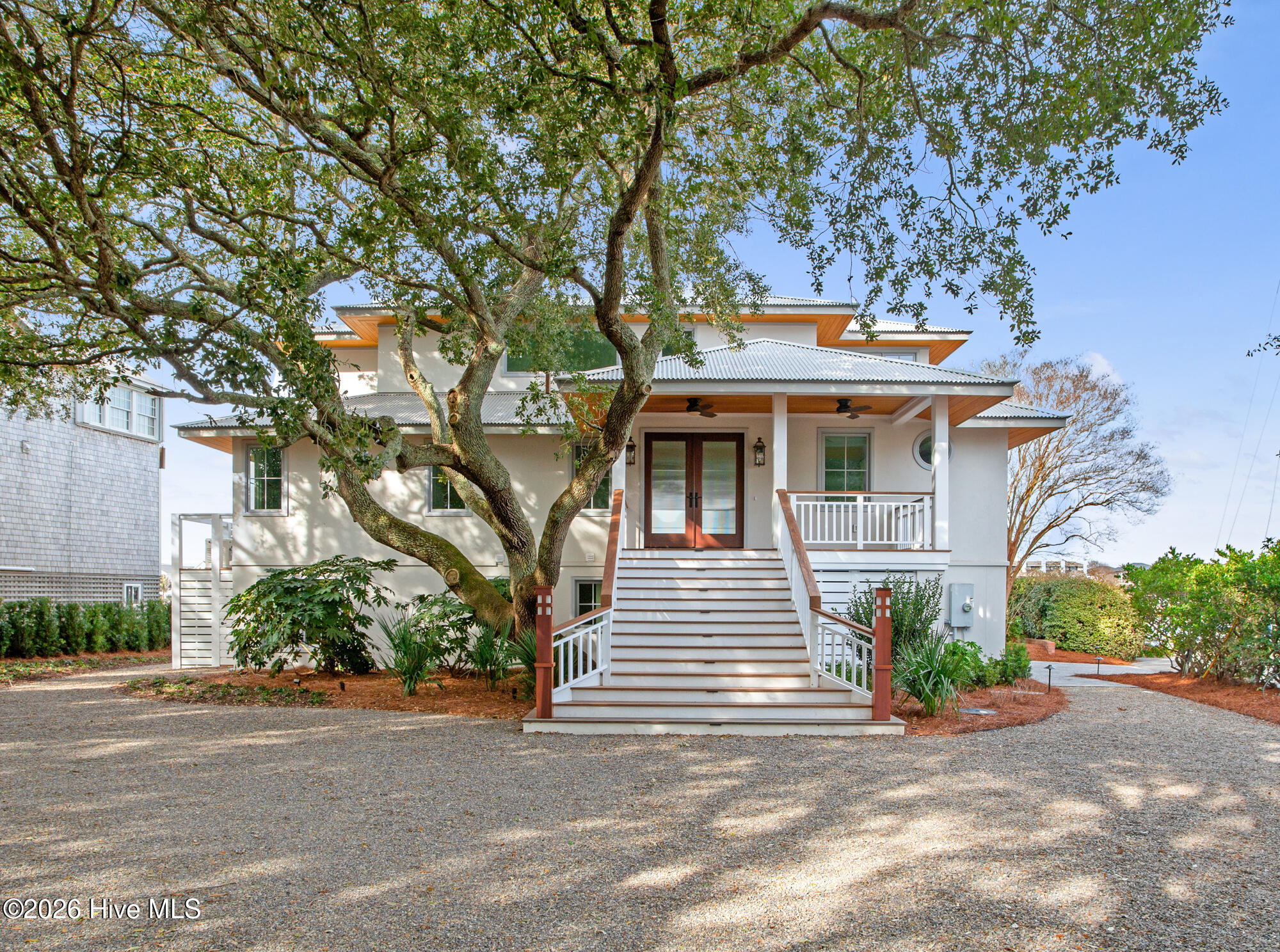 33 W Henderson Street