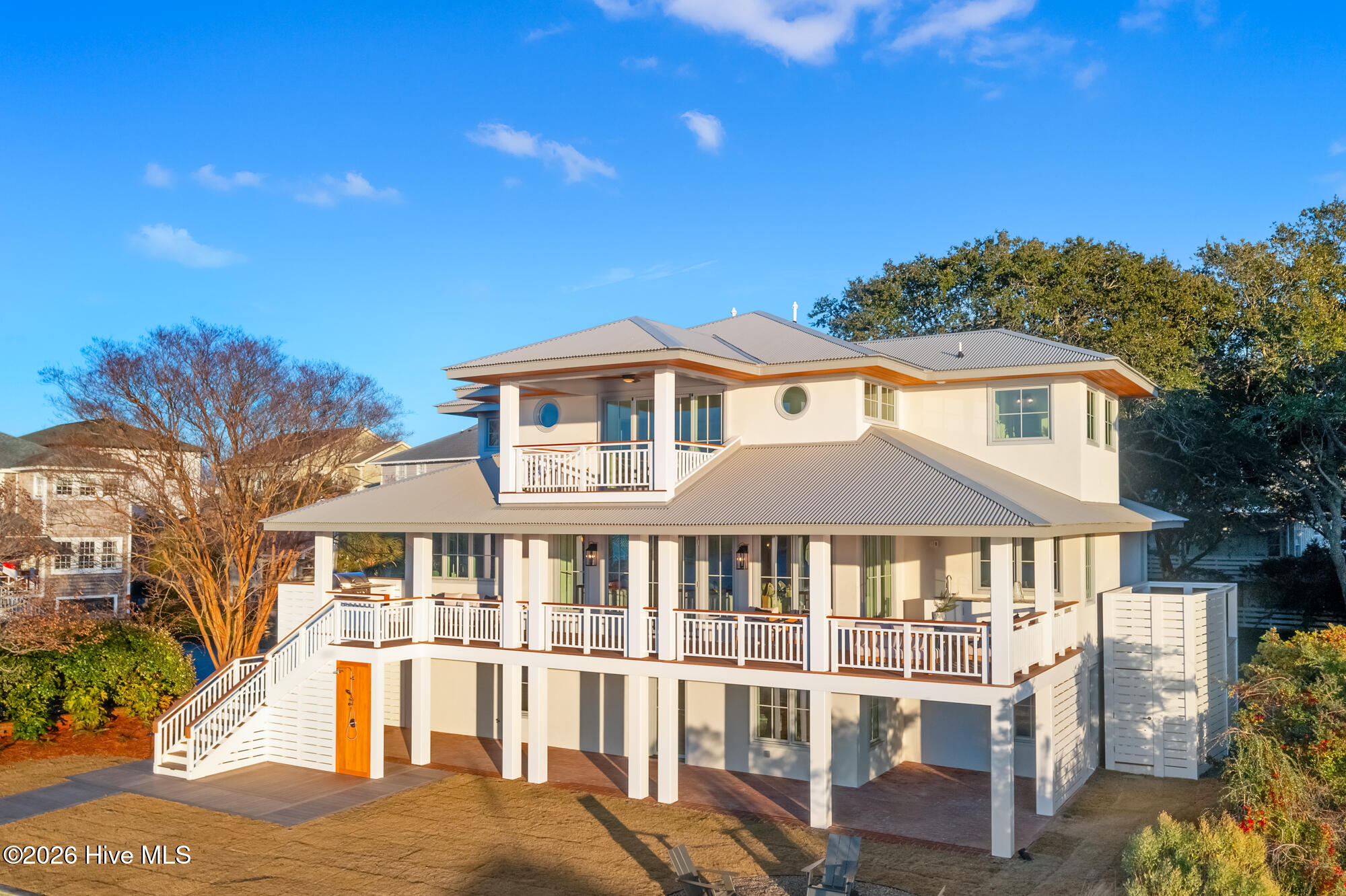 33 W Henderson Street