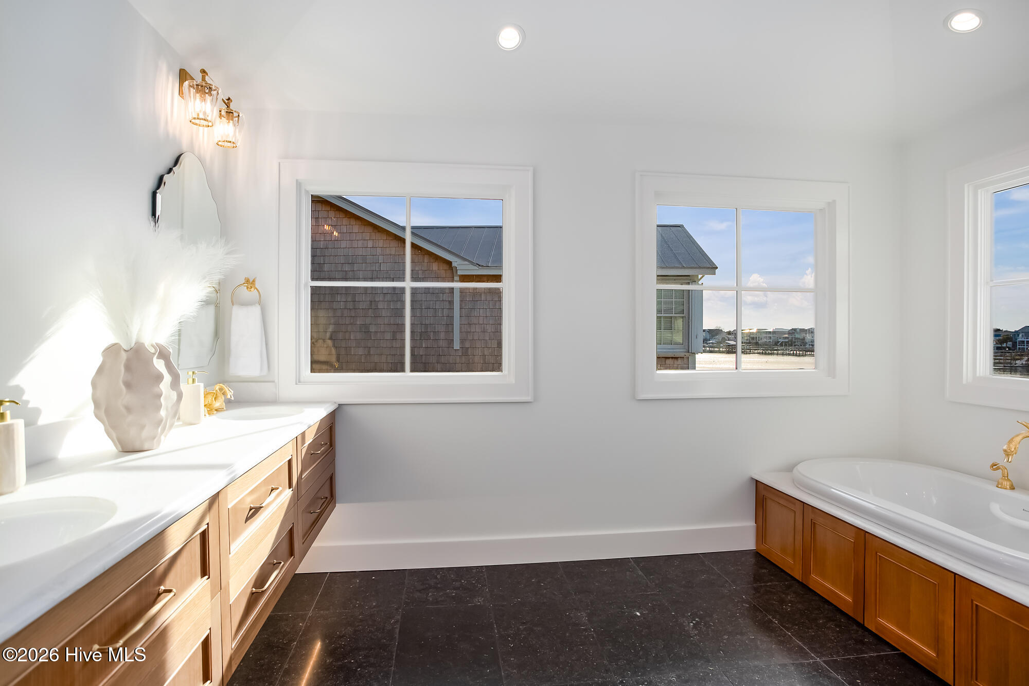 33 W Henderson Street