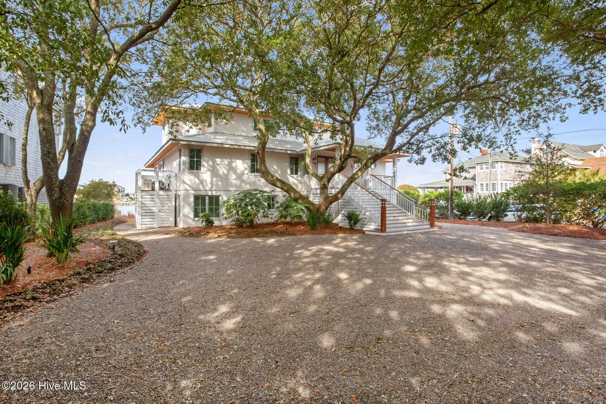 33 W Henderson Street