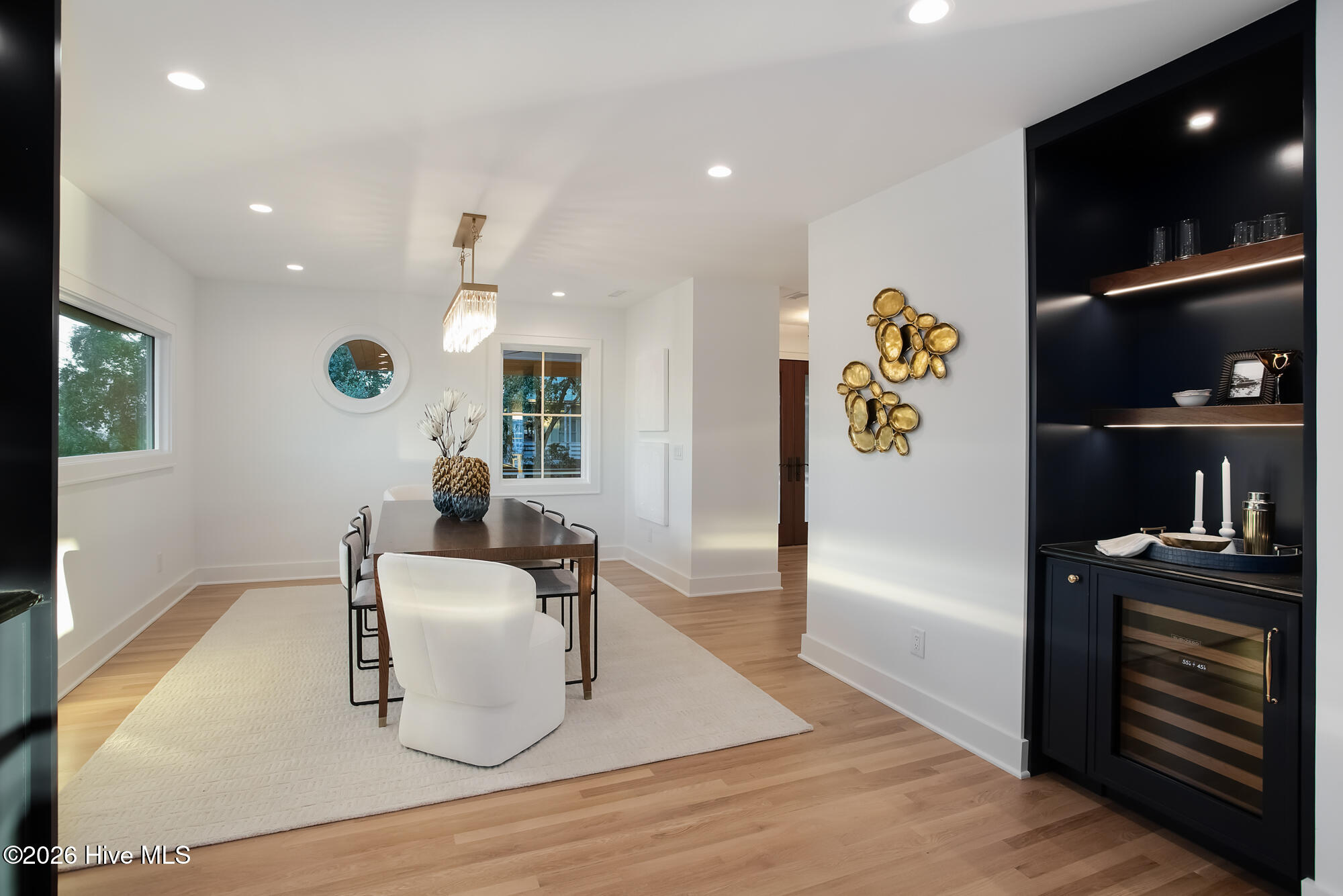 33 W Henderson Street