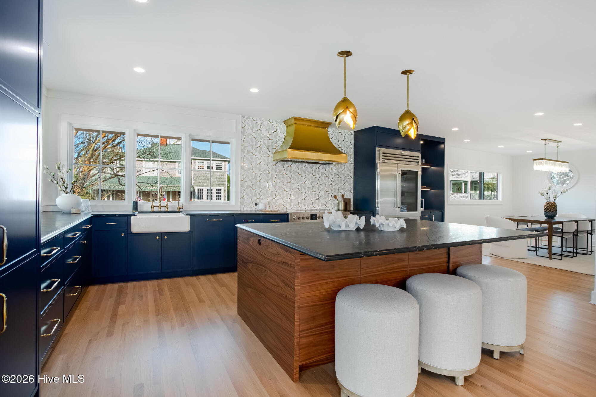33 W Henderson Street
