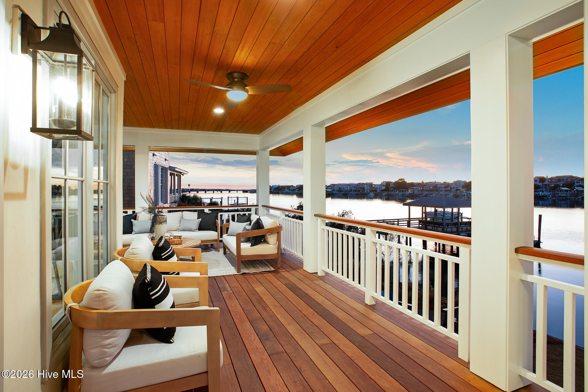 33 W Henderson Street