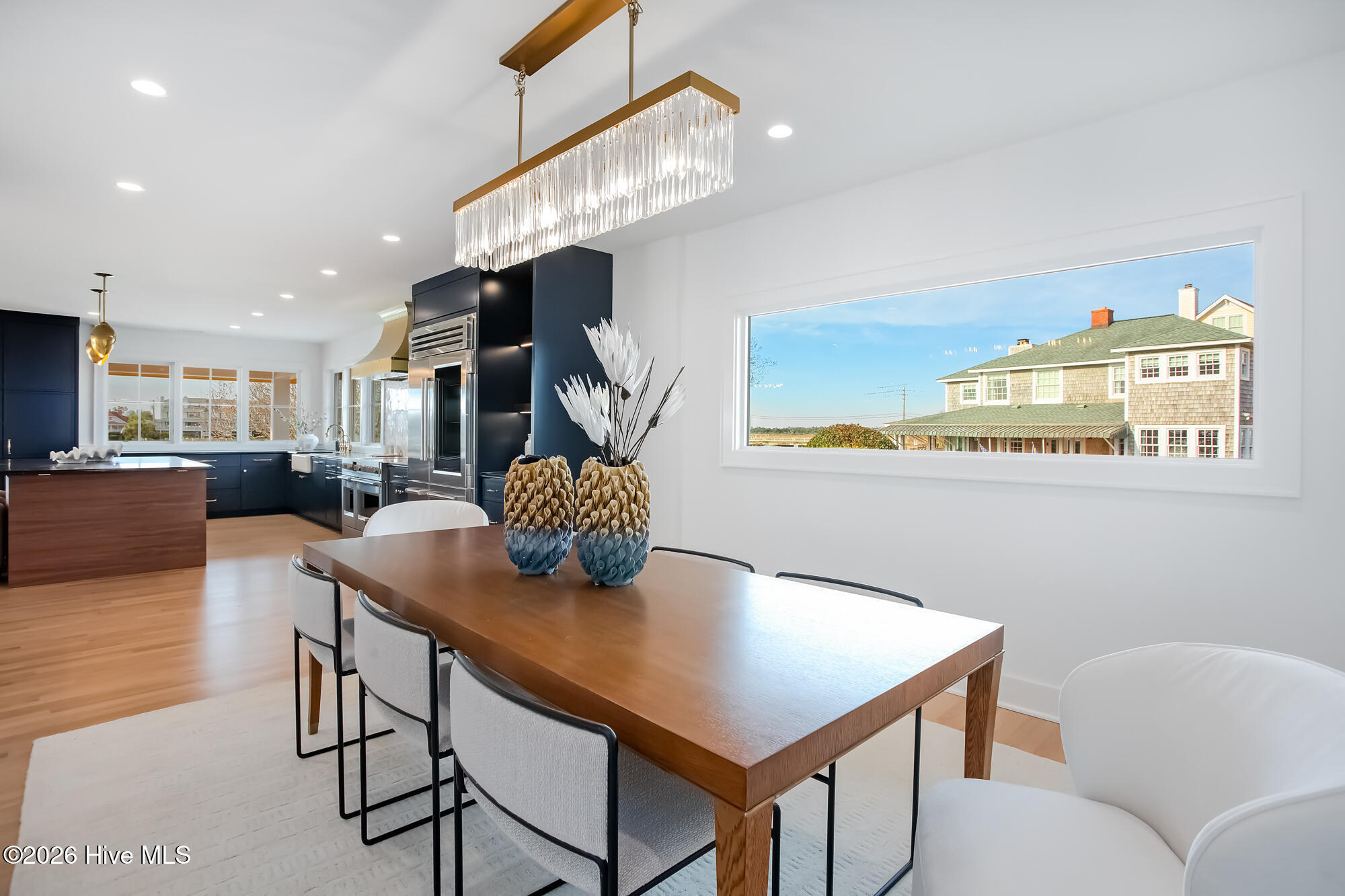 33 W Henderson Street