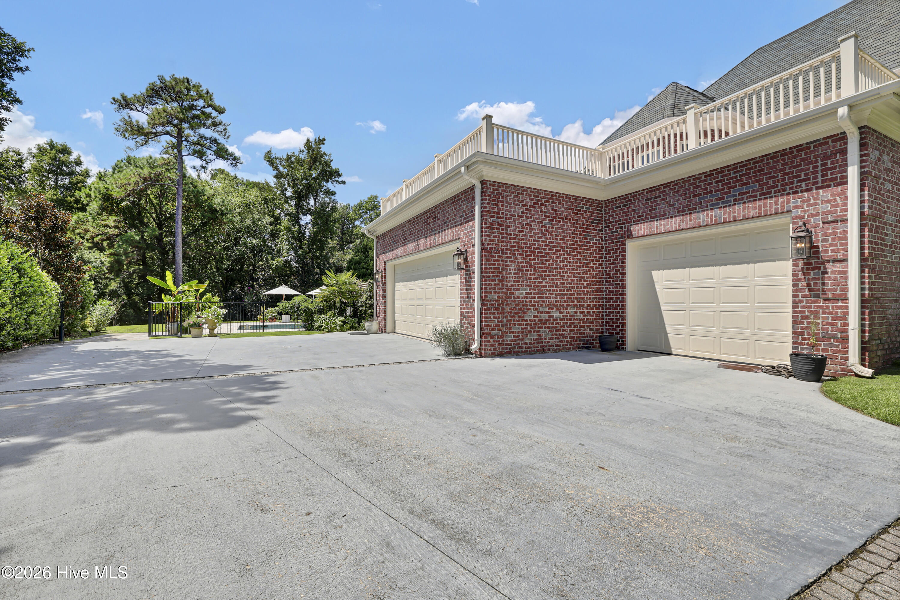 708 Planters Row