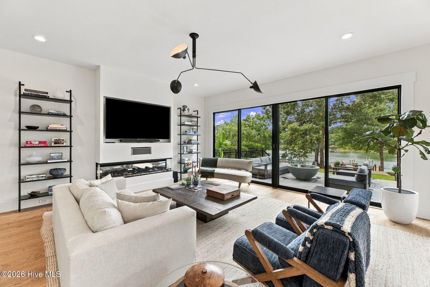 4302 Lauralis Bluff Court