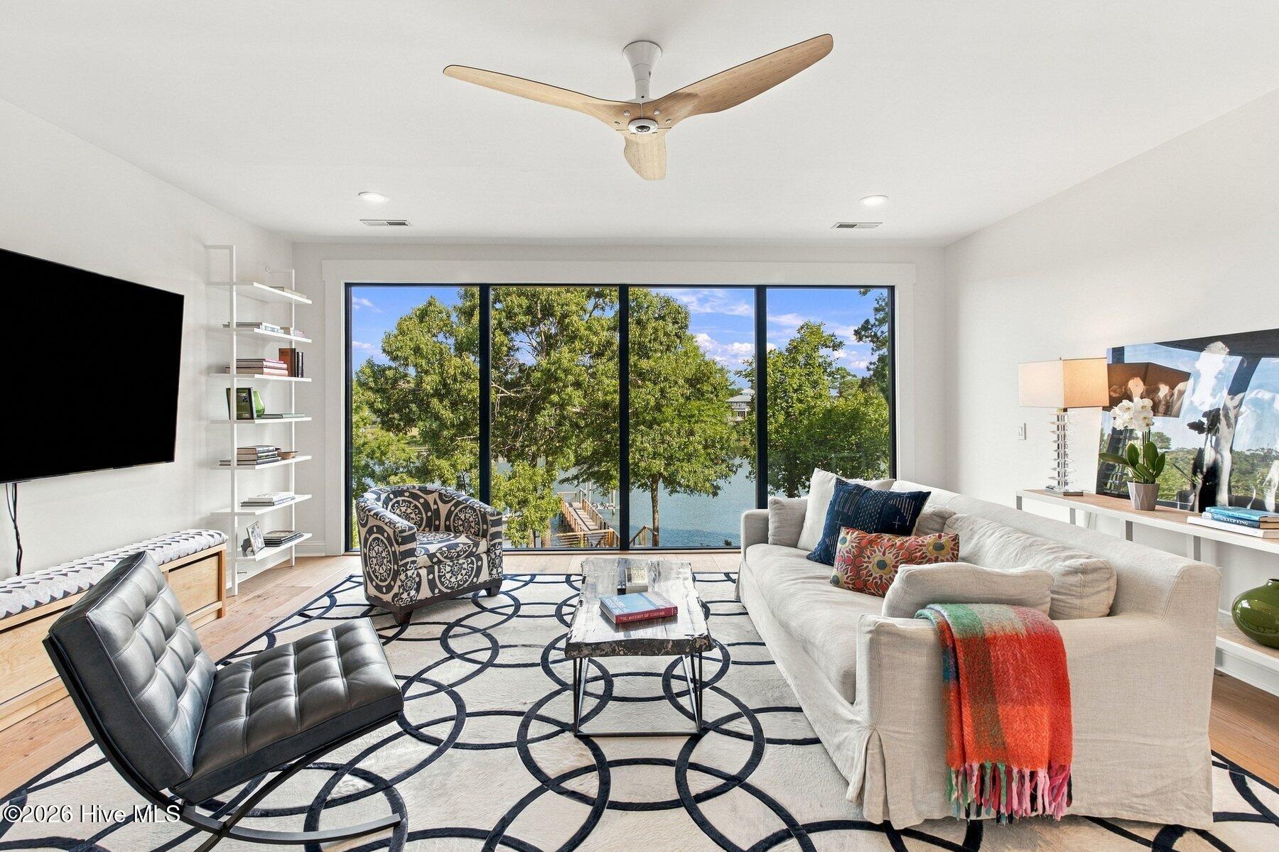 4302 Lauralis Bluff Court