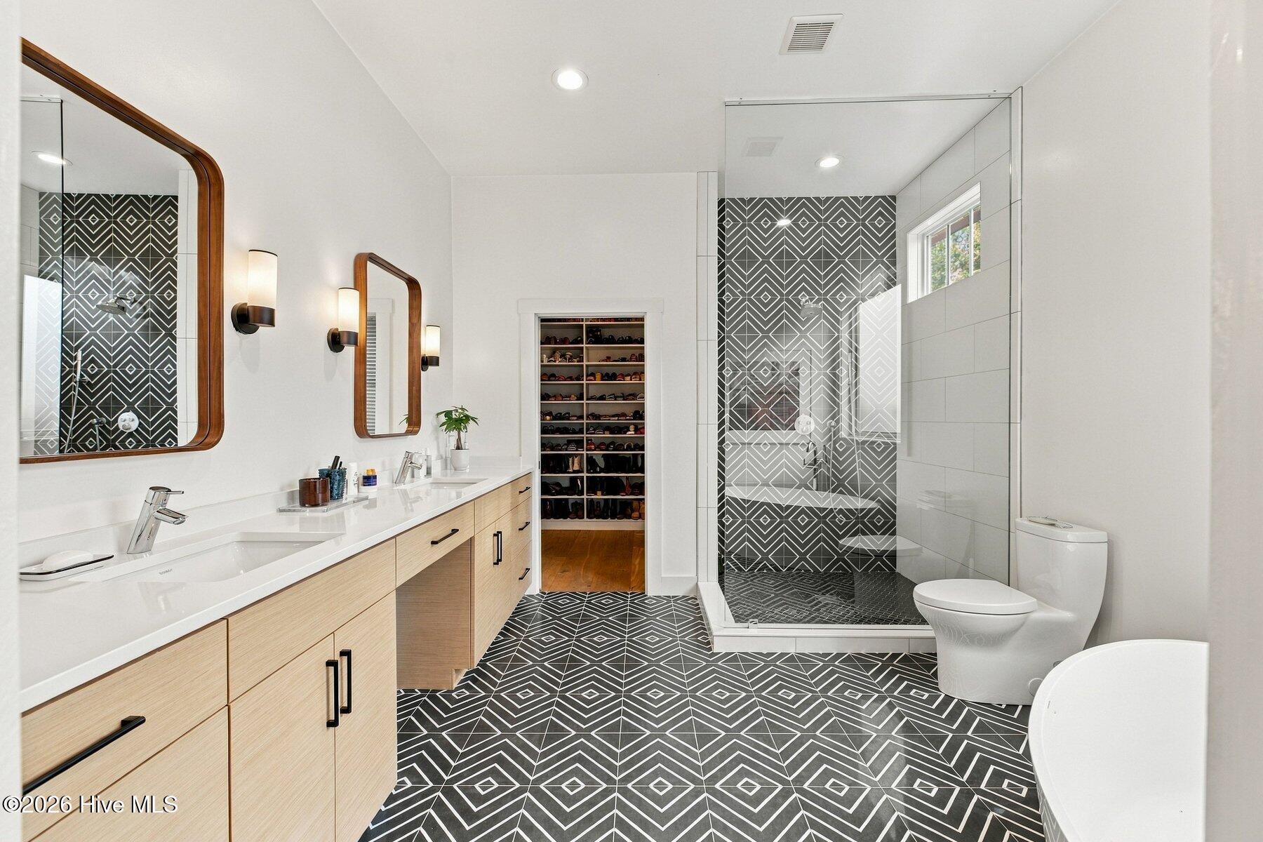 4302 Lauralis Bluff Court