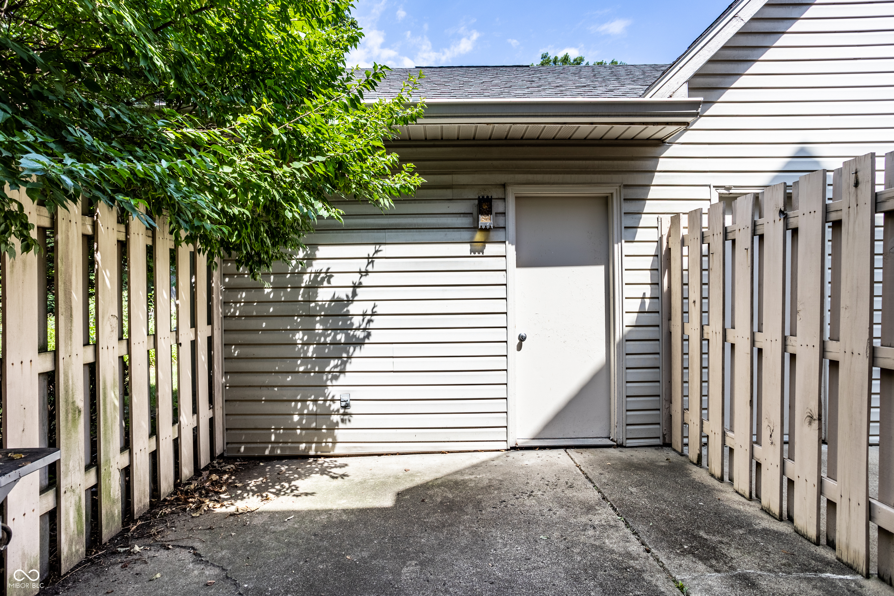 2826 Lake Forest Drive