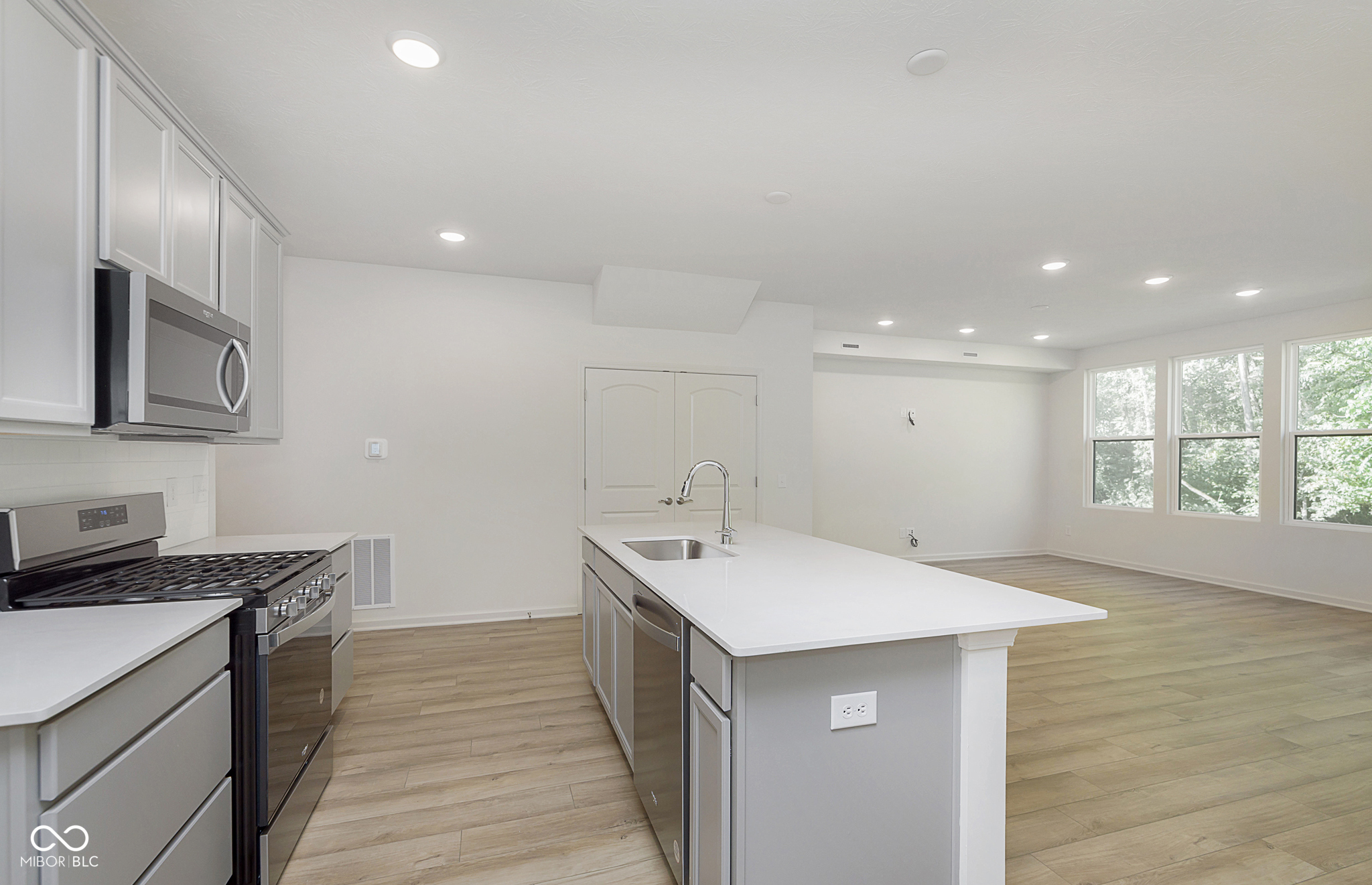 9672 Oleander Drive