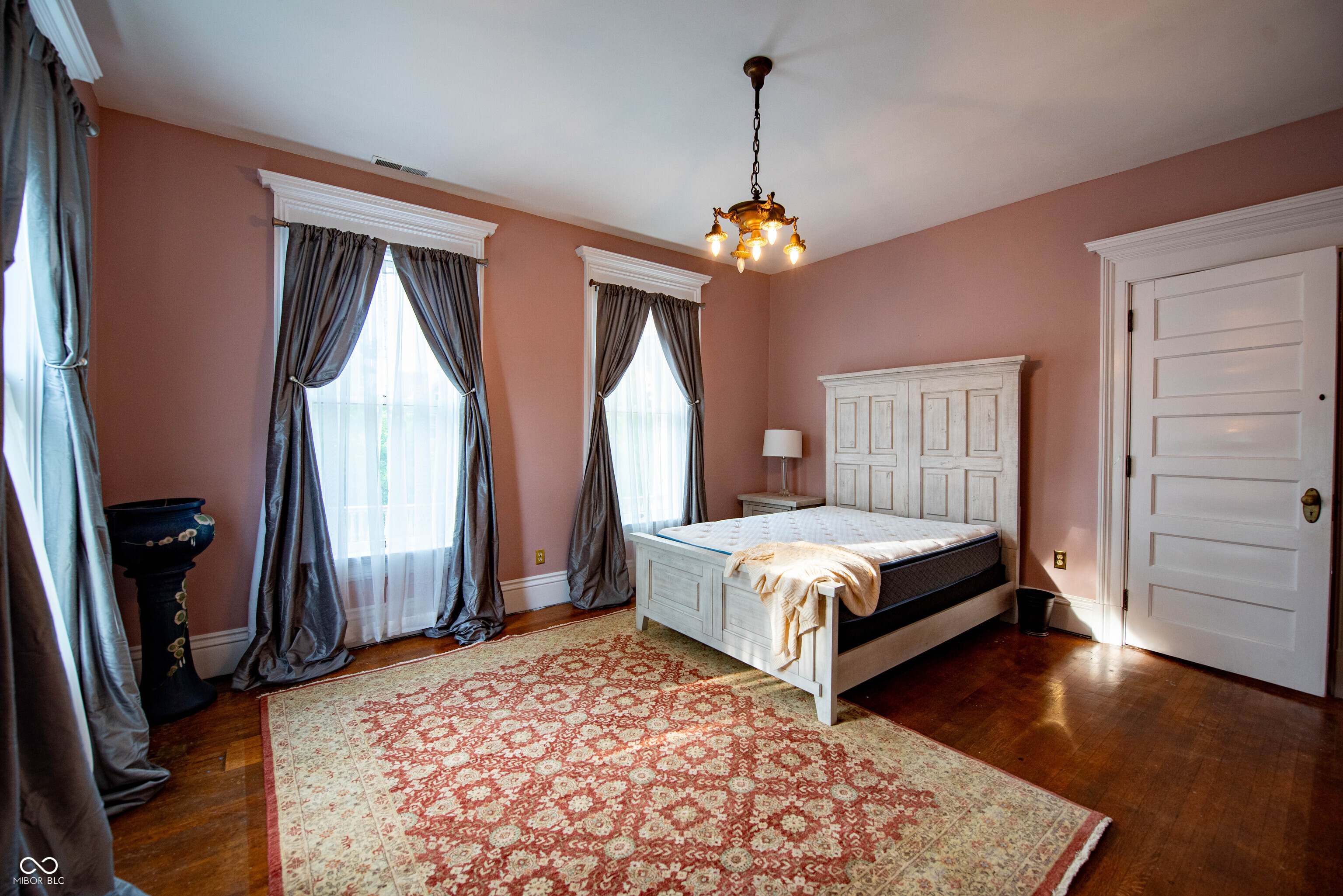 825 E Washington Street