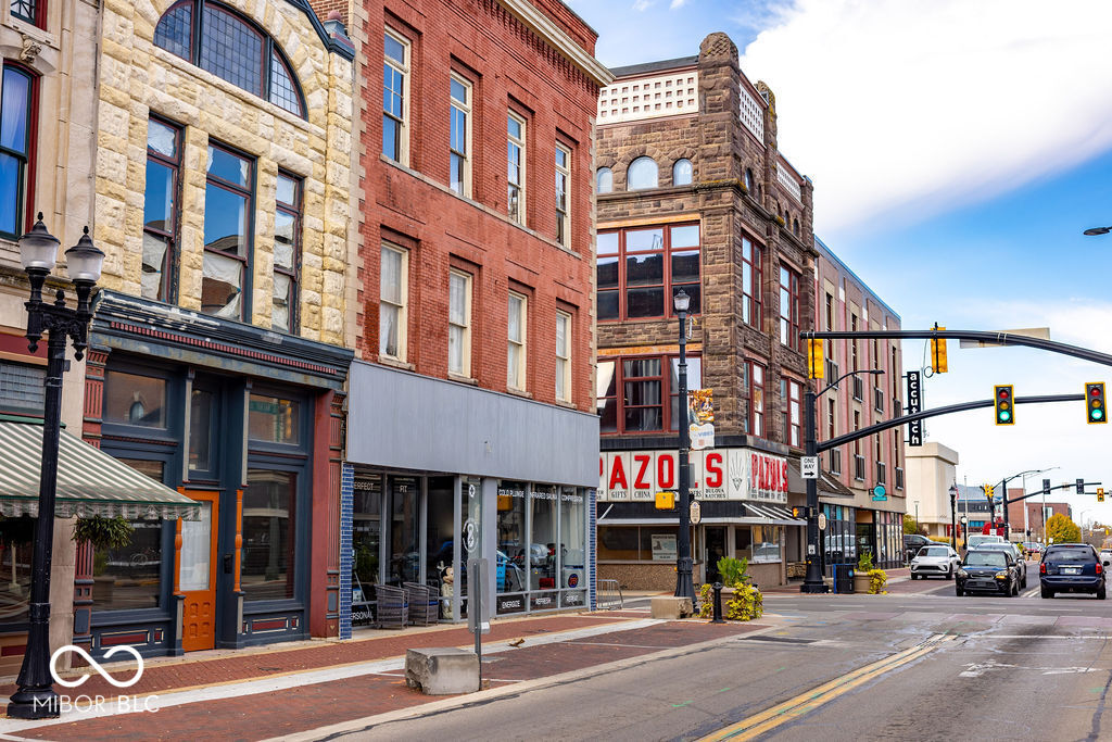 825 E Washington Street