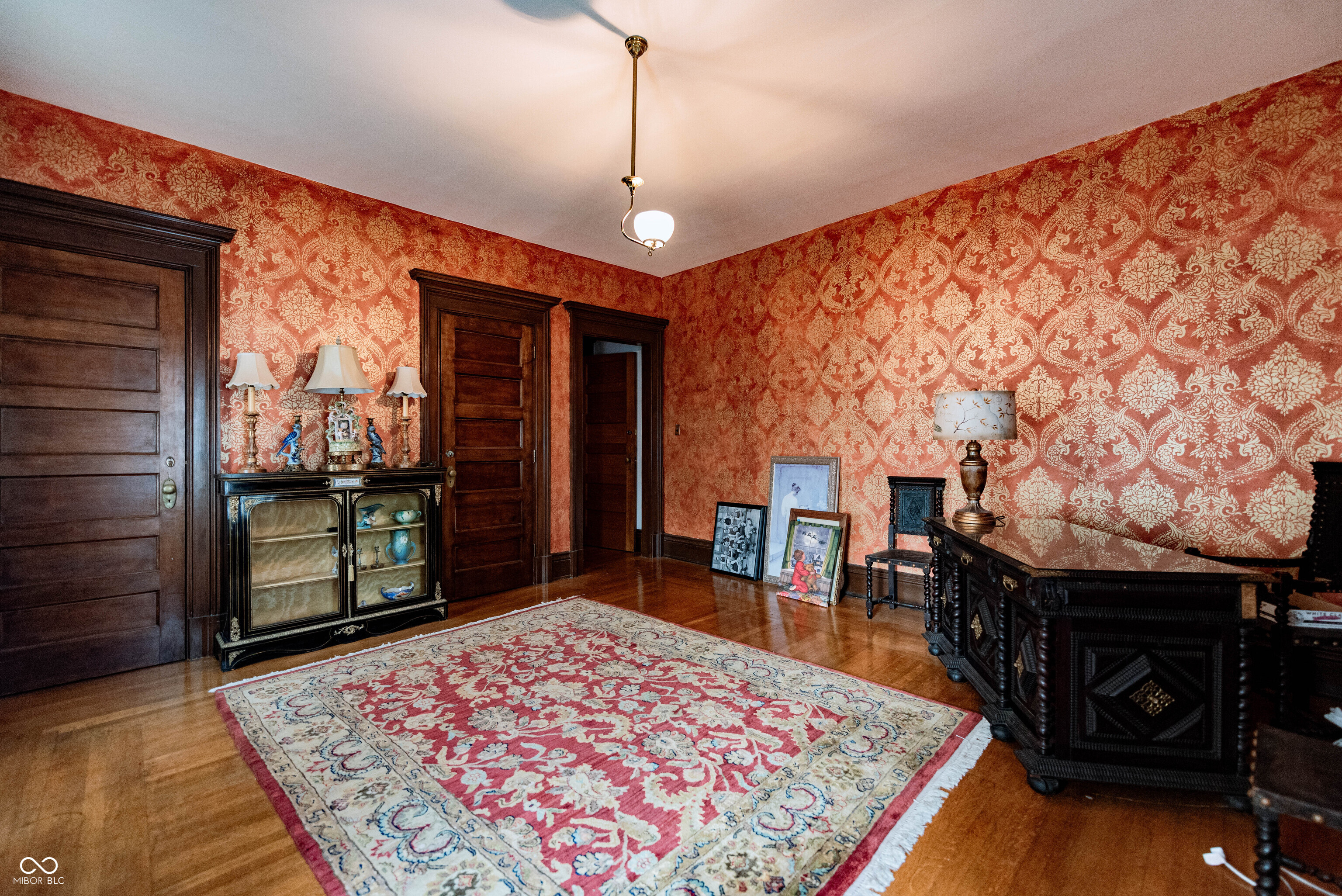 825 E Washington Street