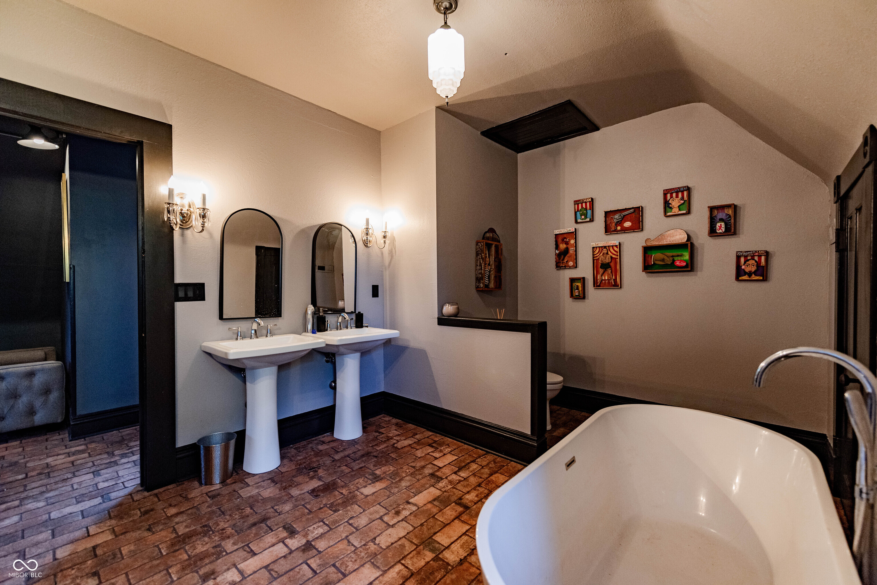 825 E Washington Street