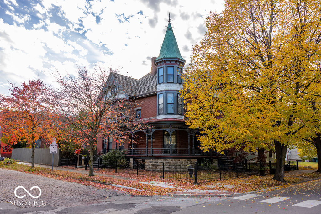 825 E Washington Street