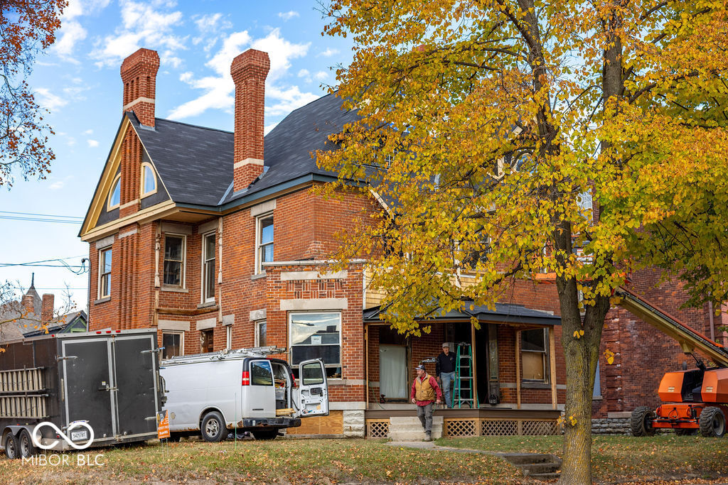 825 E Washington Street